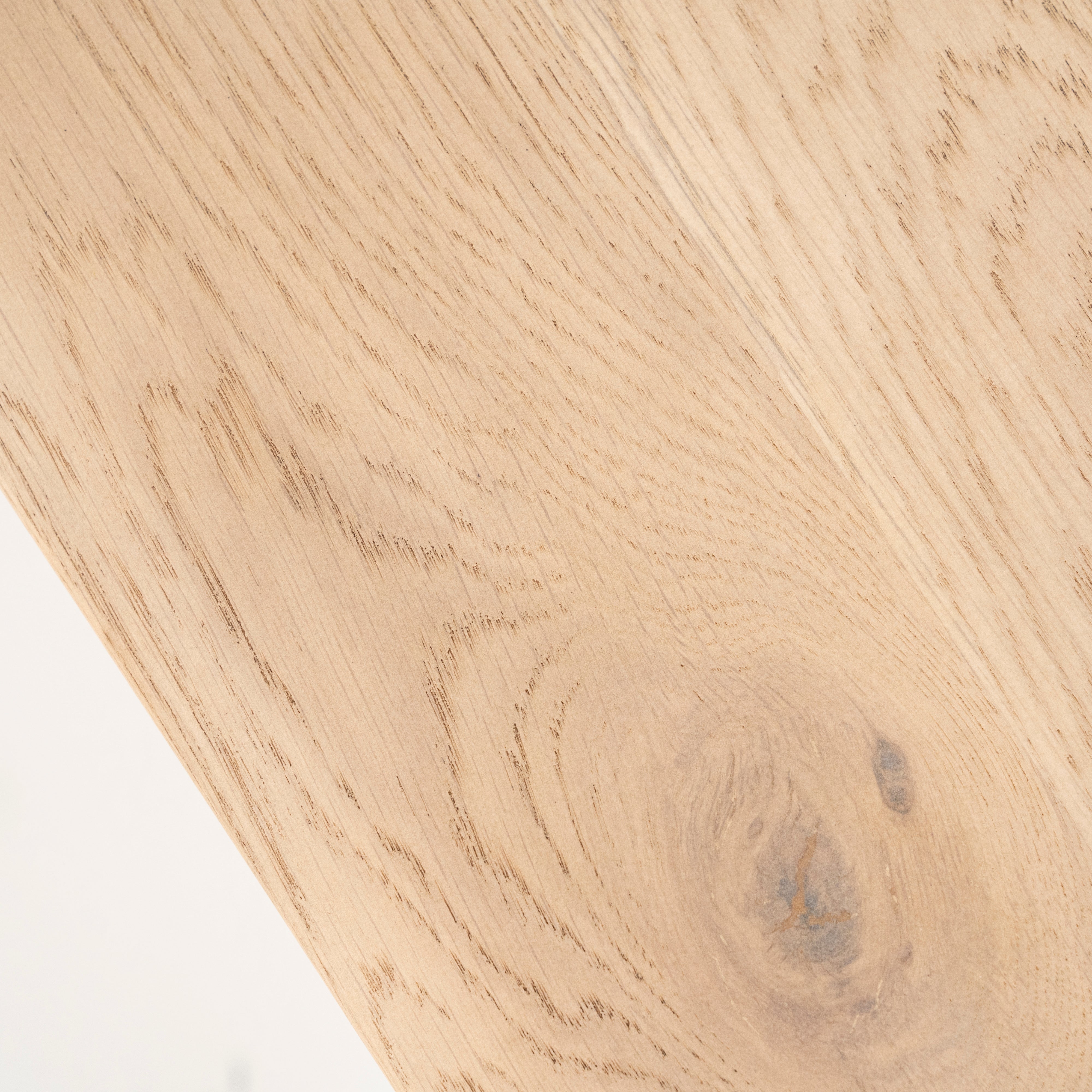 Televízna skrinka SELBU z dubového dreva