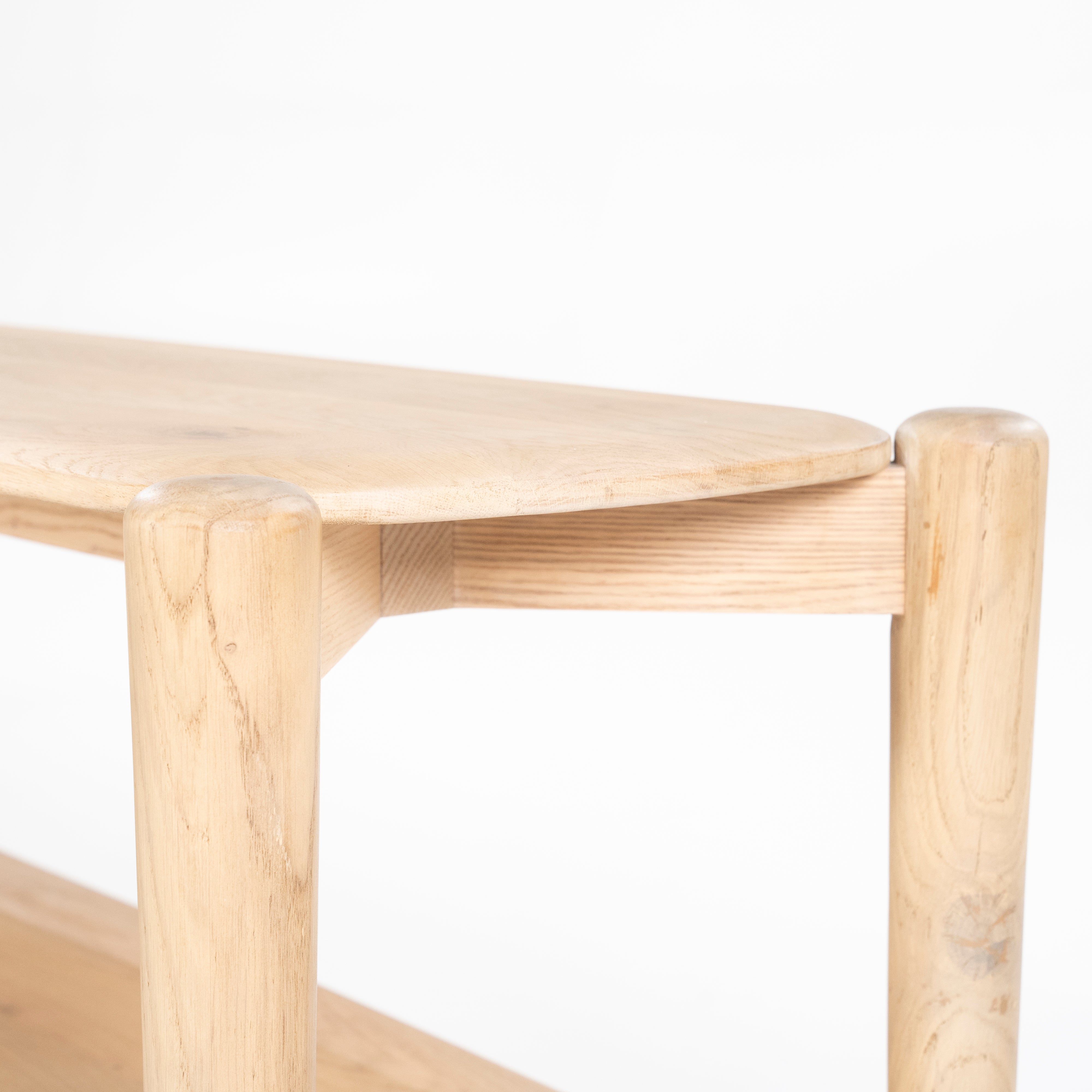 Televízna skrinka SELBU z dubového dreva