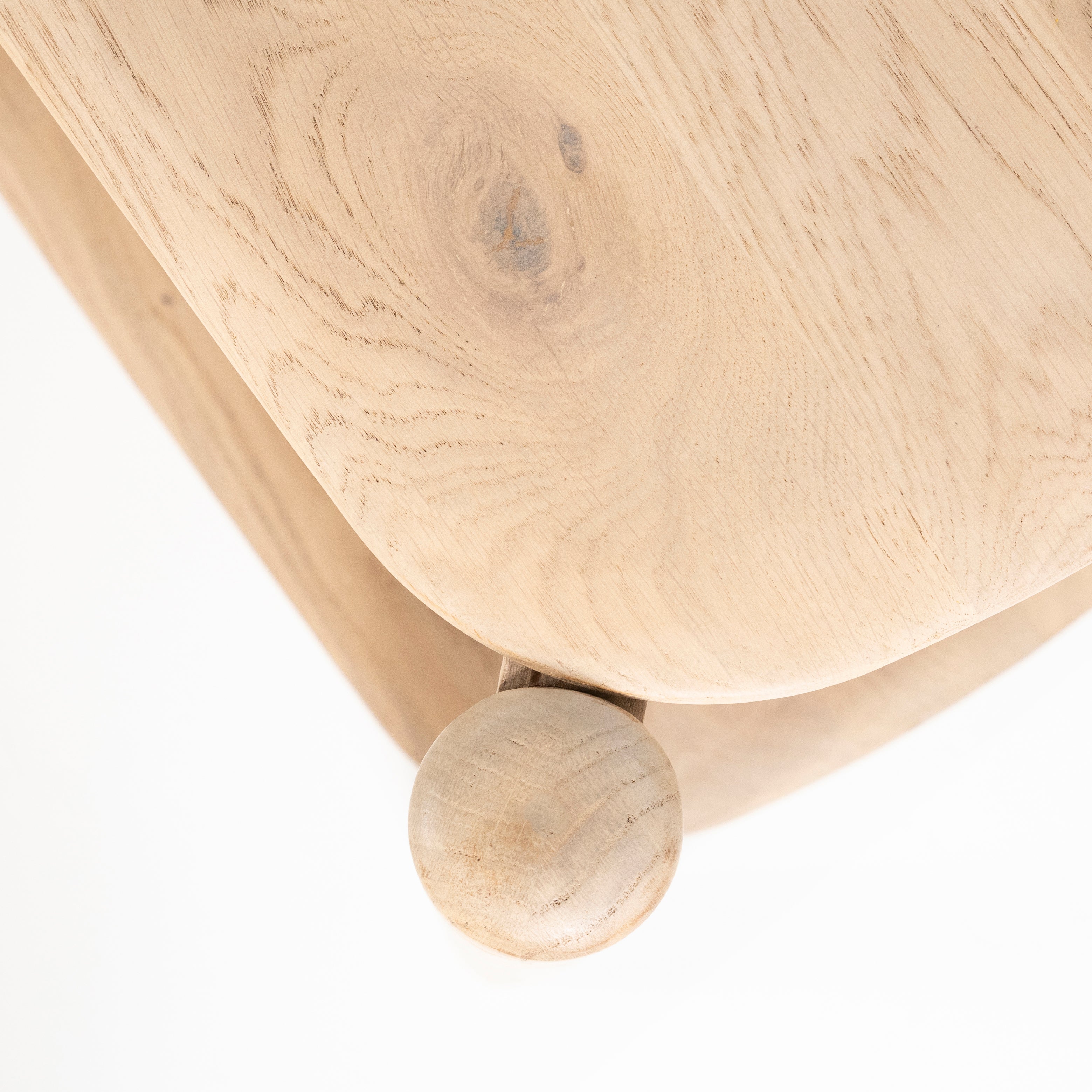 Televízna skrinka SELBU z dubového dreva