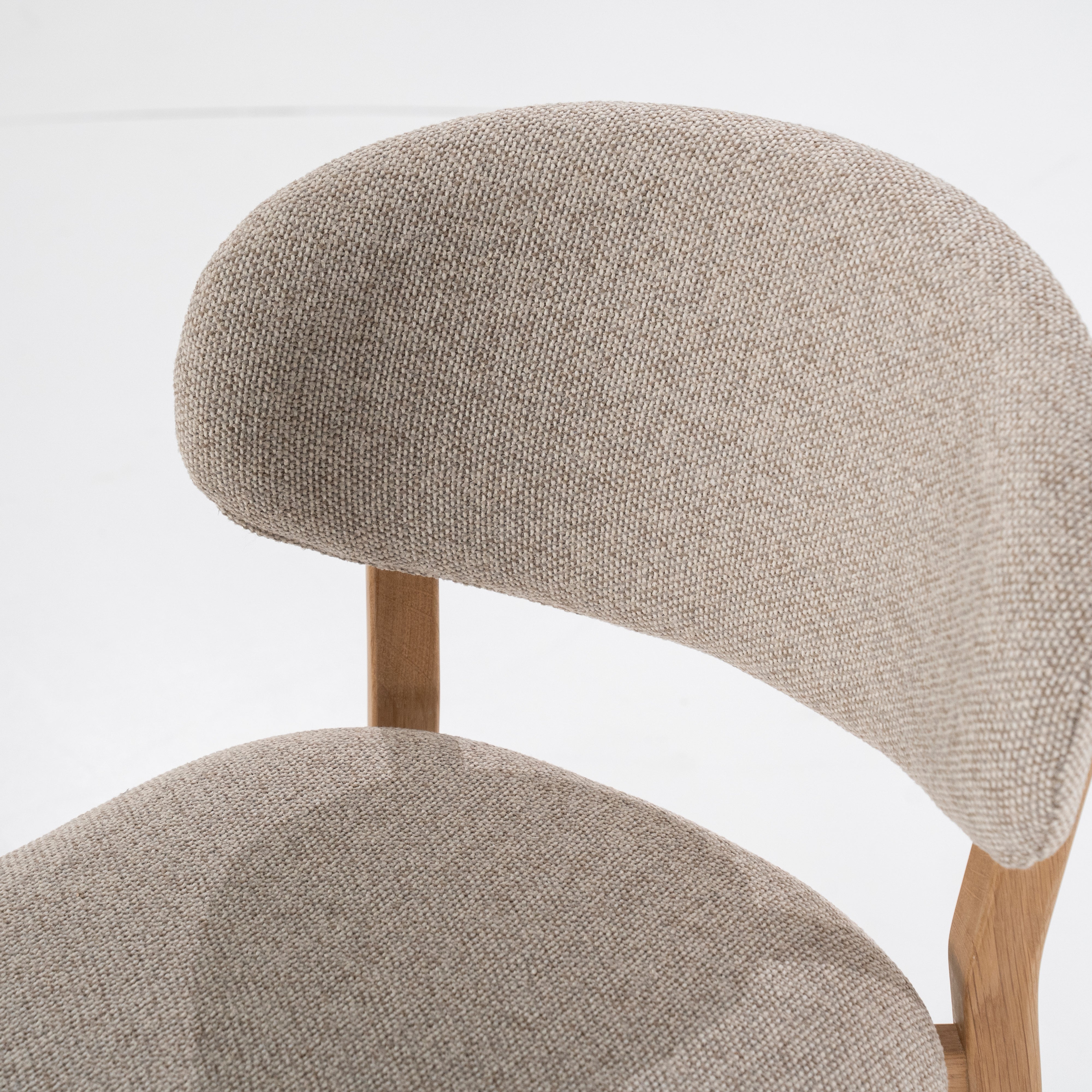 Hoker MIKKY taupe s dubovou základňou