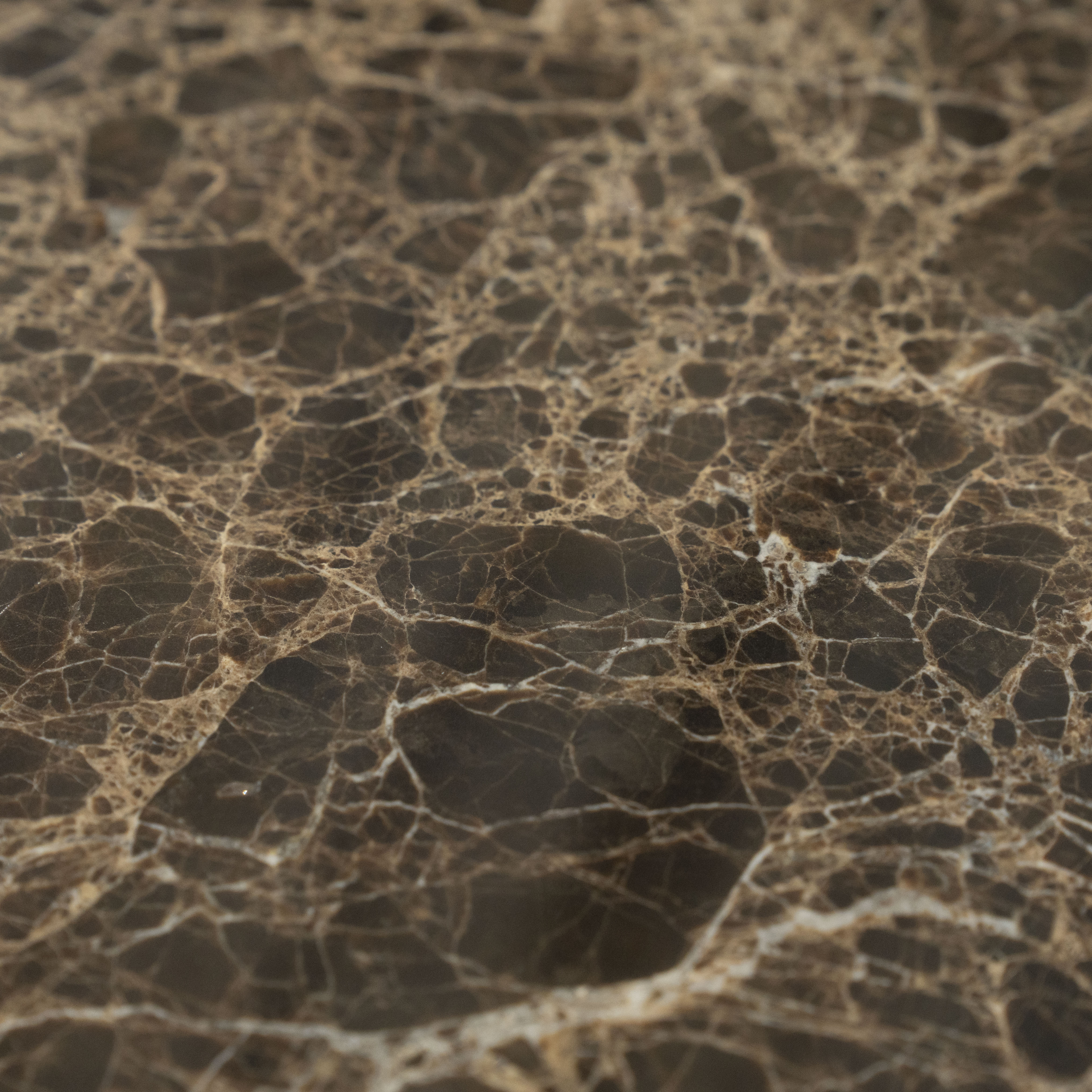 Stolik boczny RICO ciemnobrązowy marmur z metalową podstawą