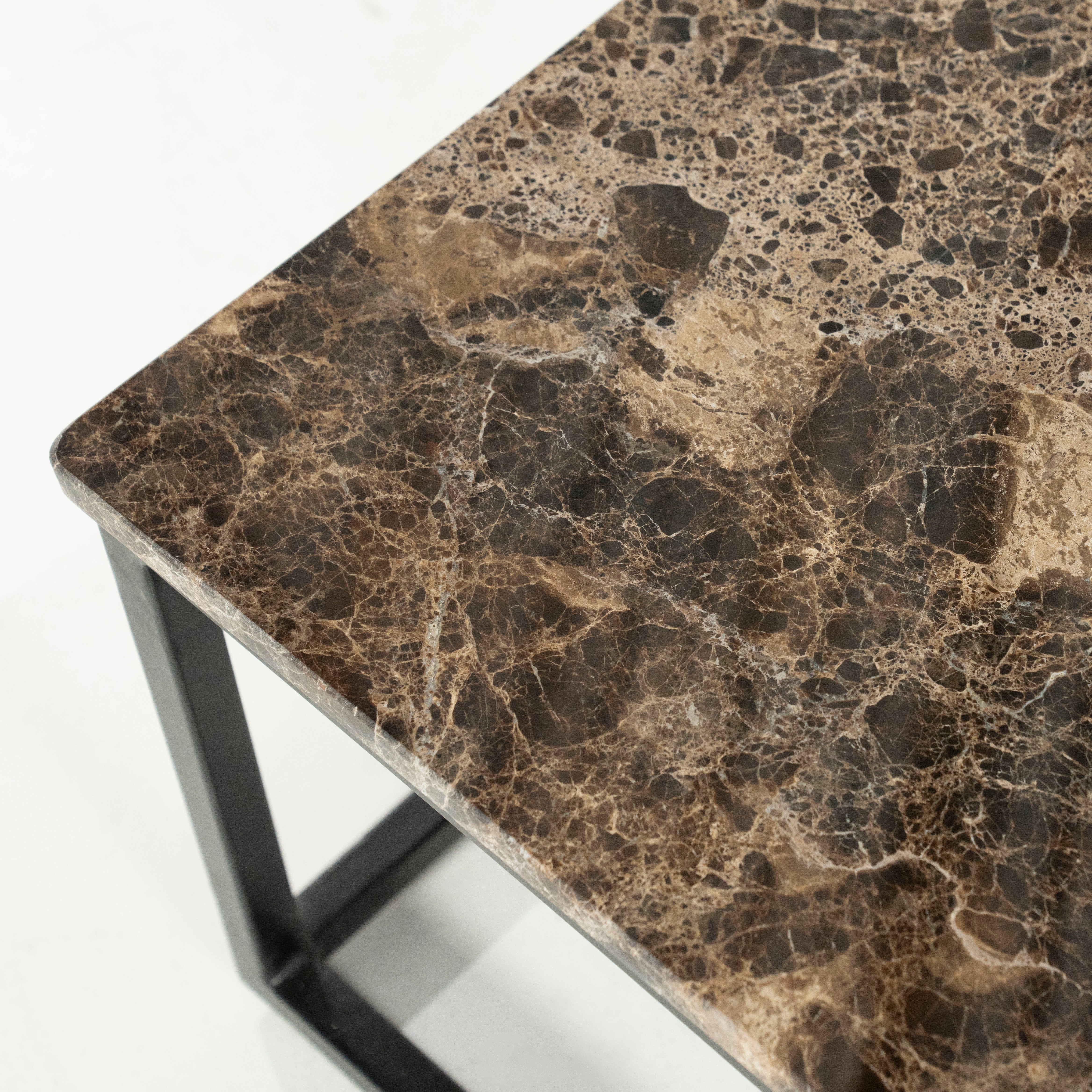 Stolik kawowy RICO ciemnobrązowy marmur z metalową podstawą