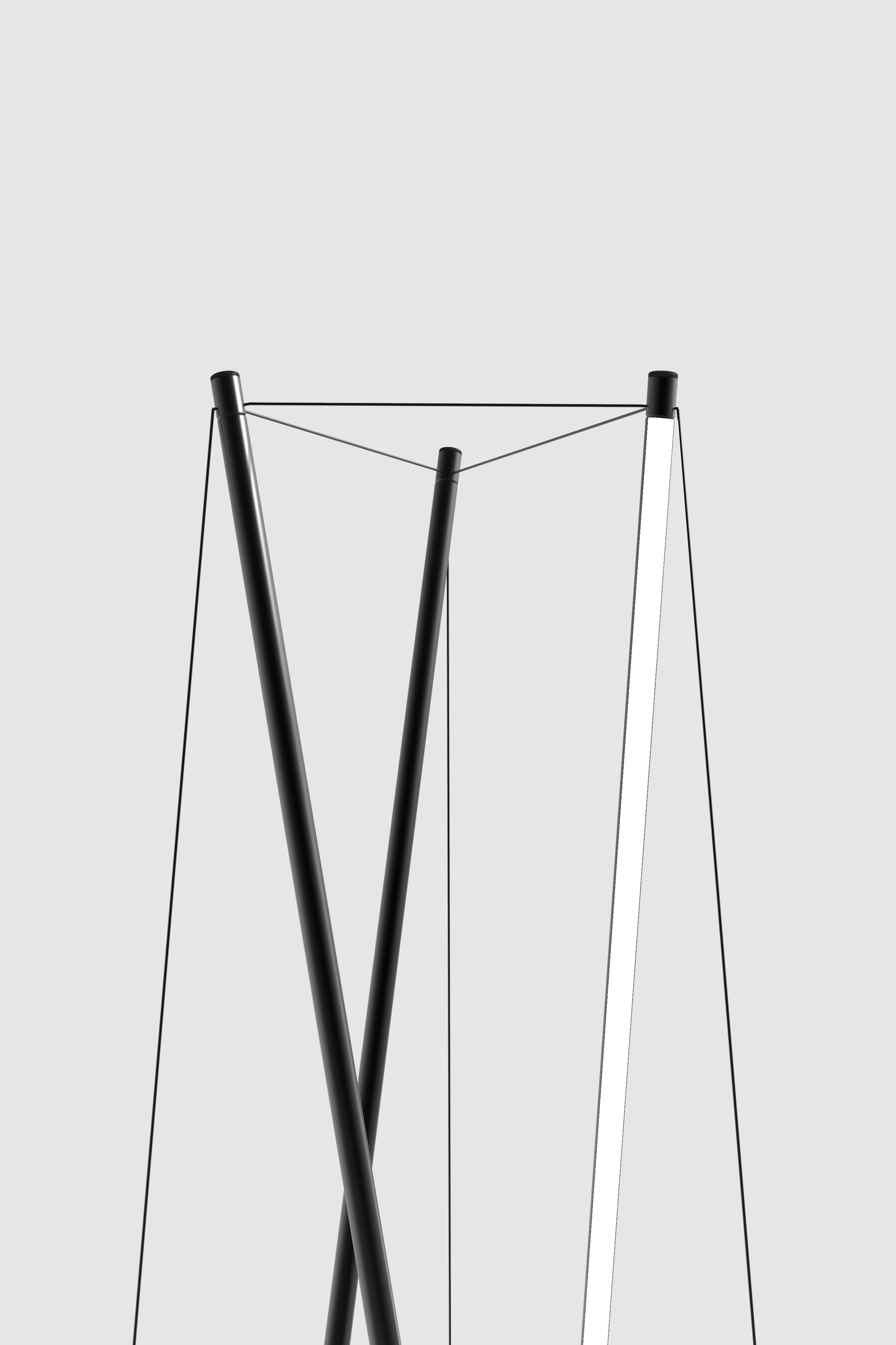 Podlahová lampa TENSO čierna