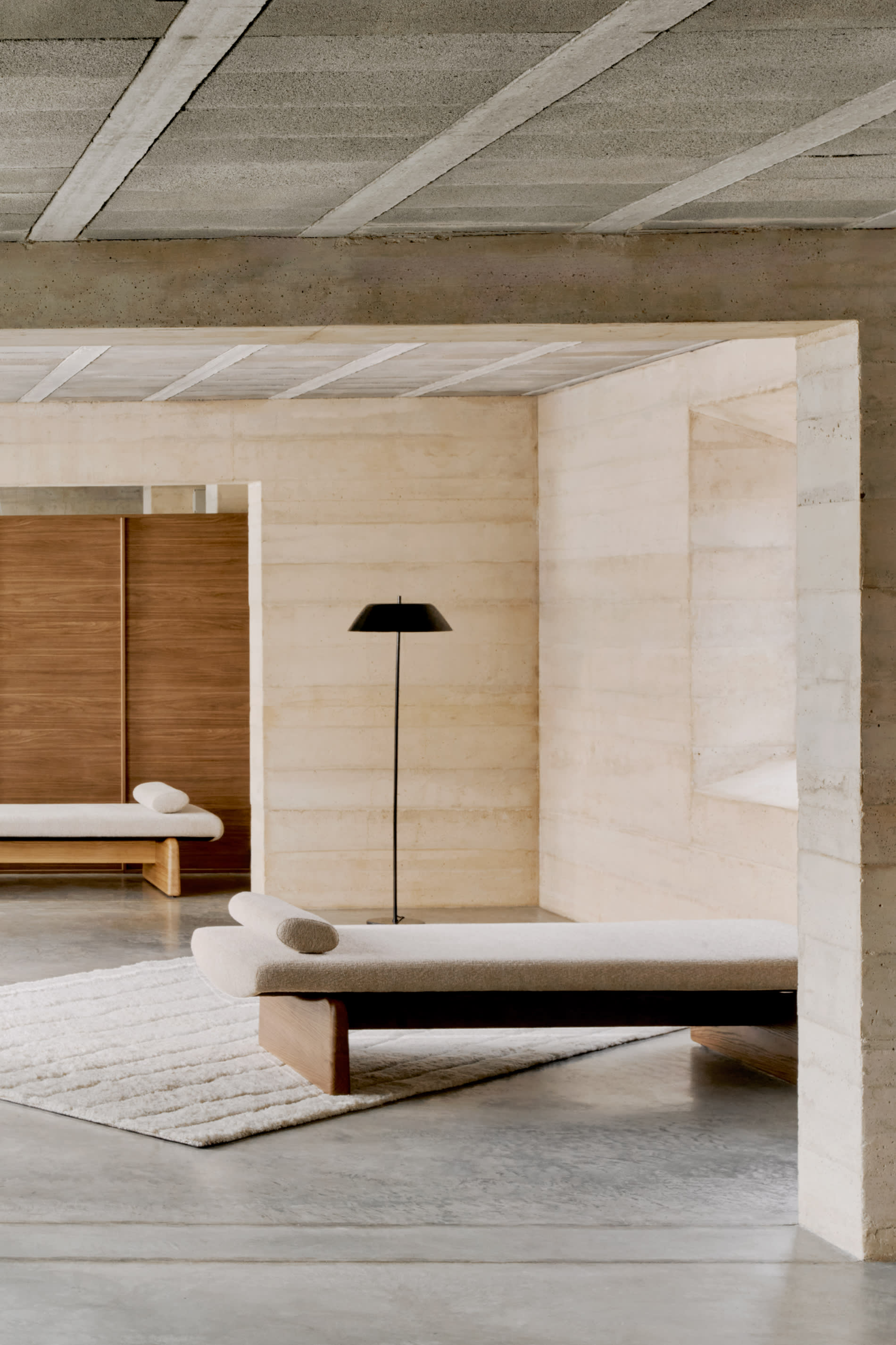 Leżanka TOPAZ beżowy szenil z jesionową podstawą