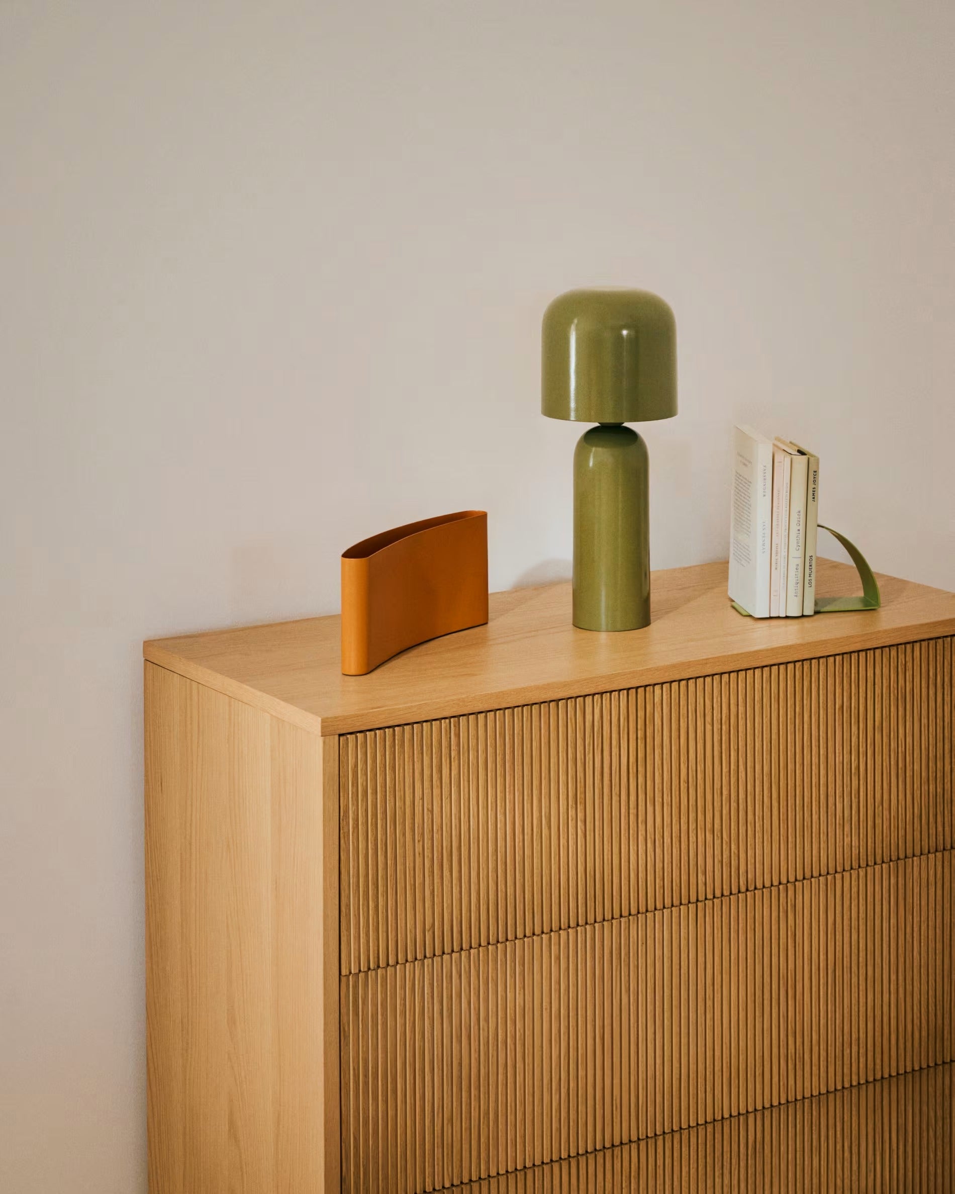 Komoda HELVINE z dubového dyhy