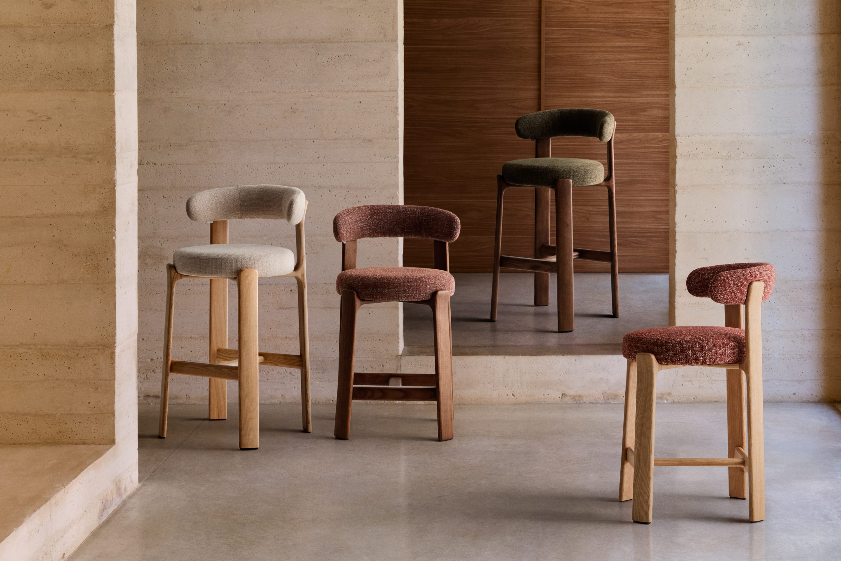 Hoker GRANITE czerwony szenil z jesionową podstawą