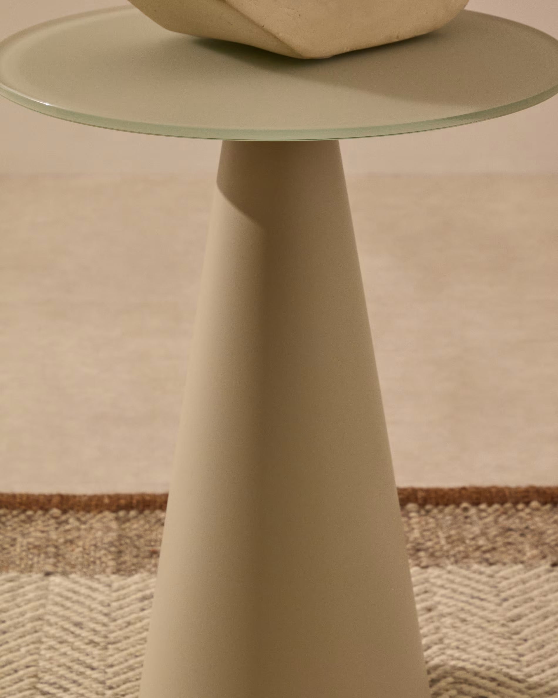 Bočný stolík WILSHIRE šedý