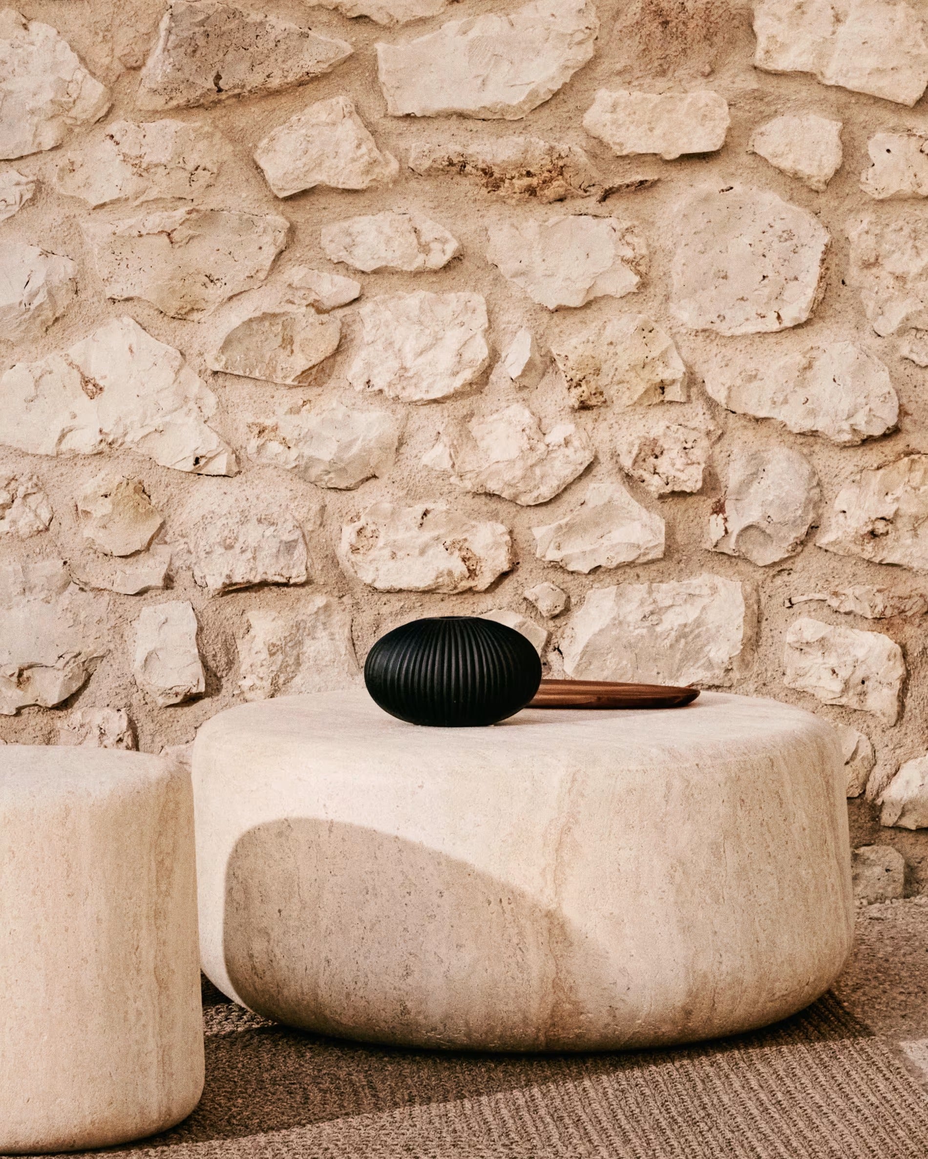 Záhradný stolík DRASI cement s imitáciou travertínu