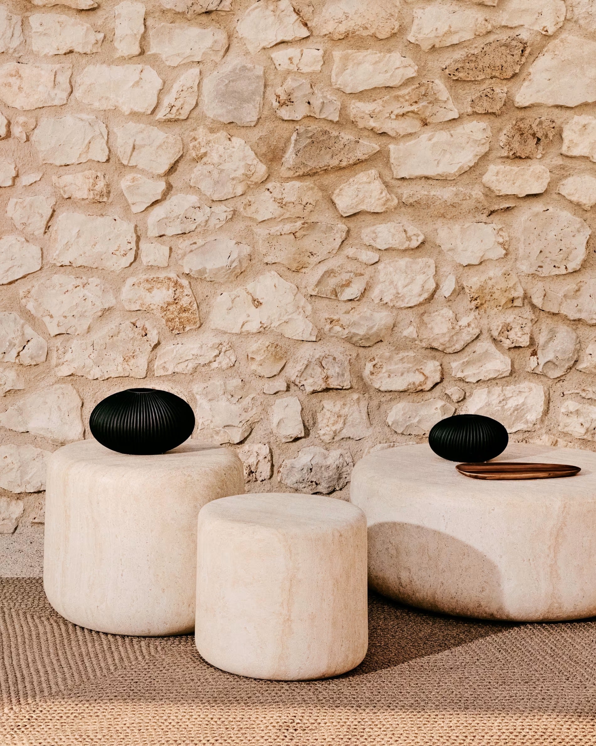 Záhradný stolík DRASI cement s imitáciou travertínu