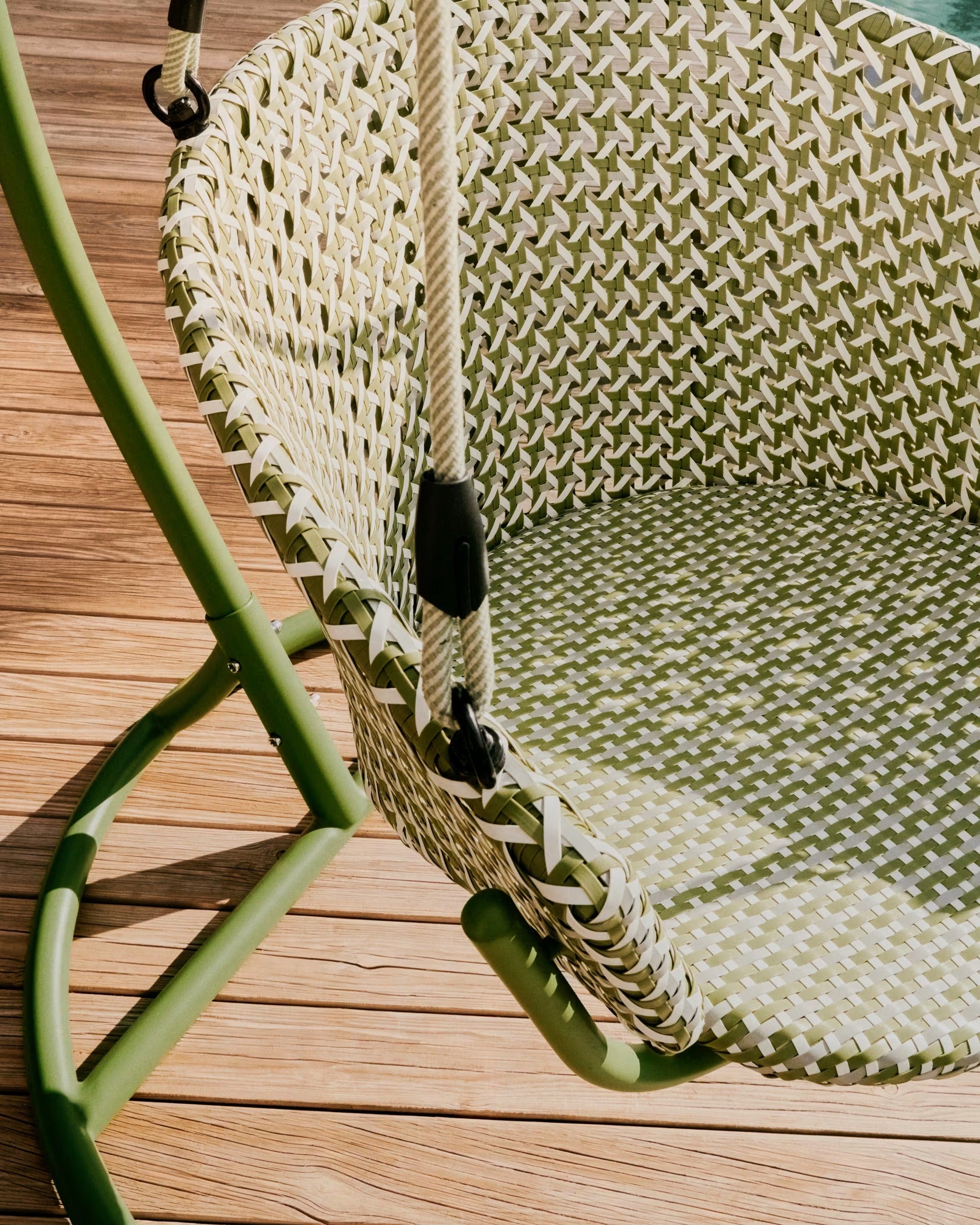 Suspended Saliga Green armchair