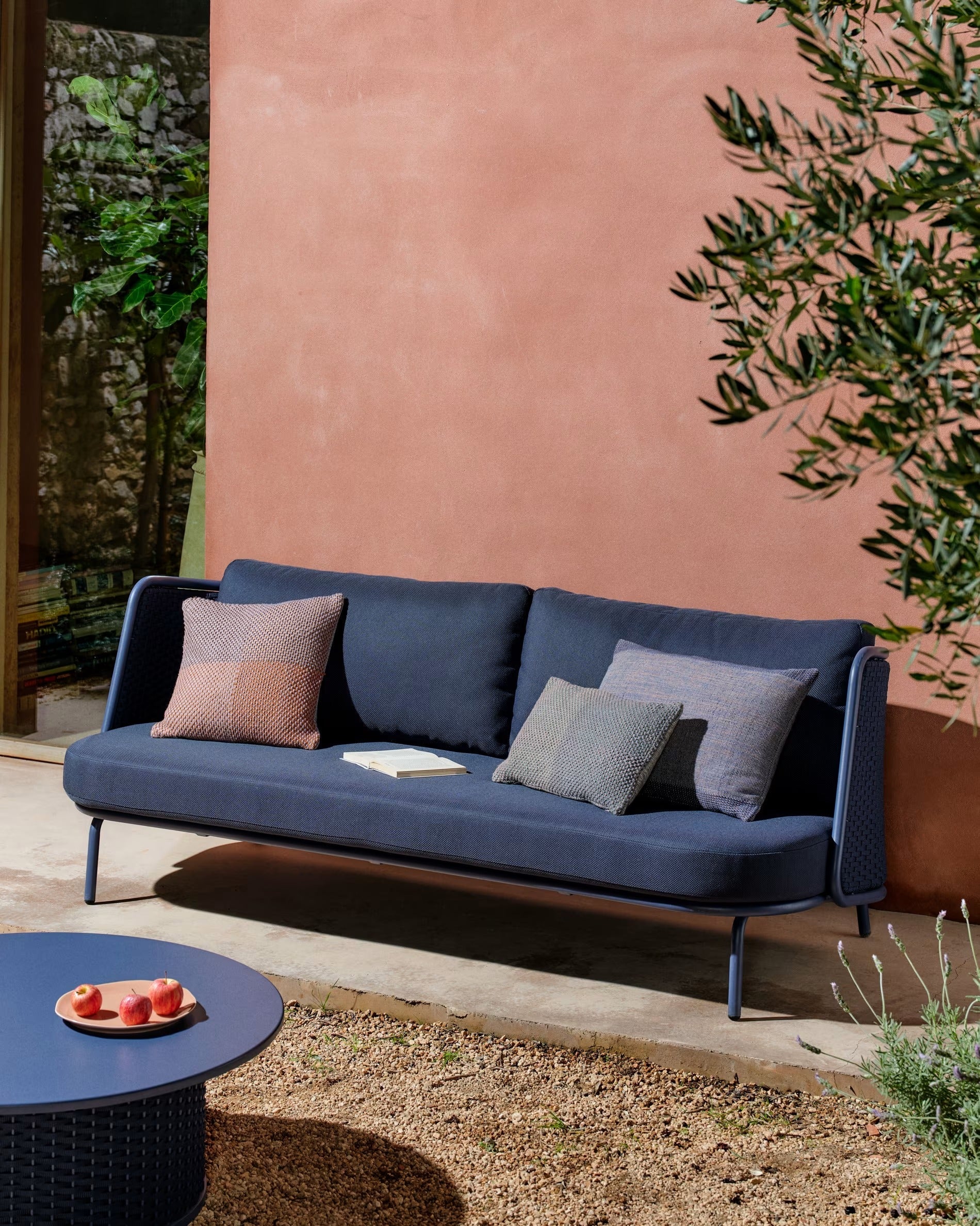 Sedalis blue garden sofa