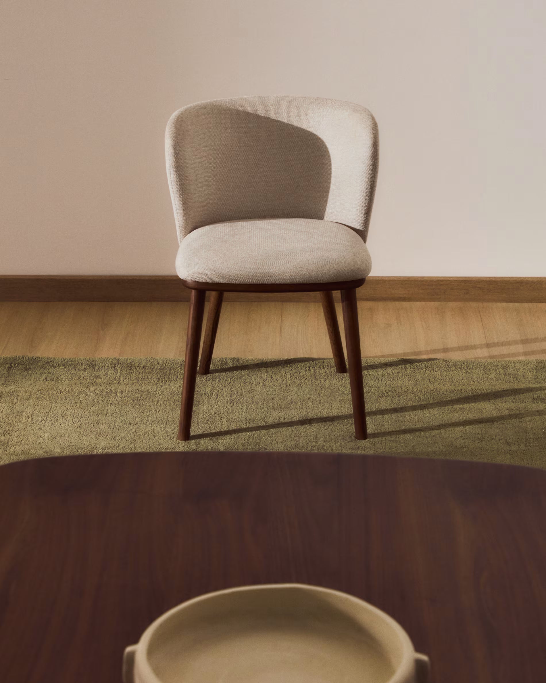 Stolička CISELIA béžový šenil s tmavým jaseňovým podstavcom