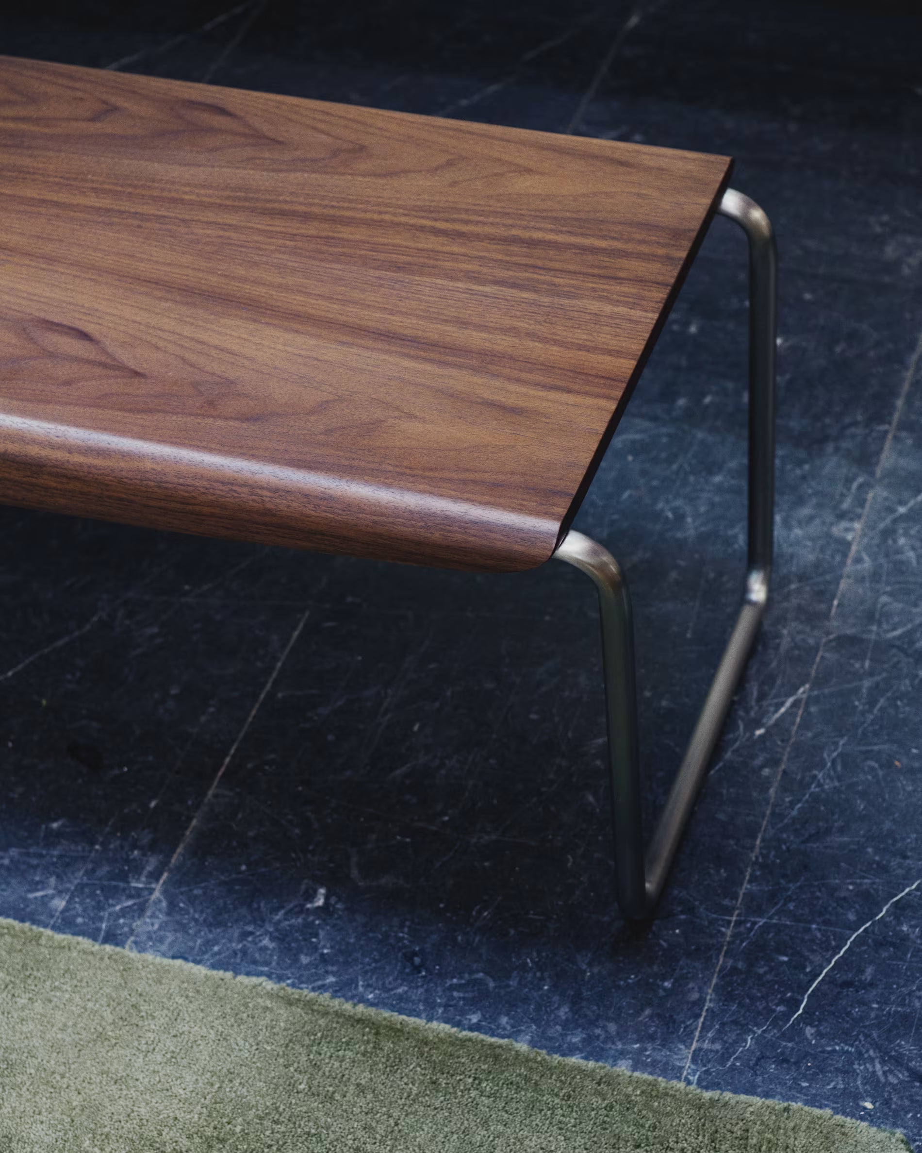 Lavica TARSEL tmavohnedý orechový dyha so železnou základňou