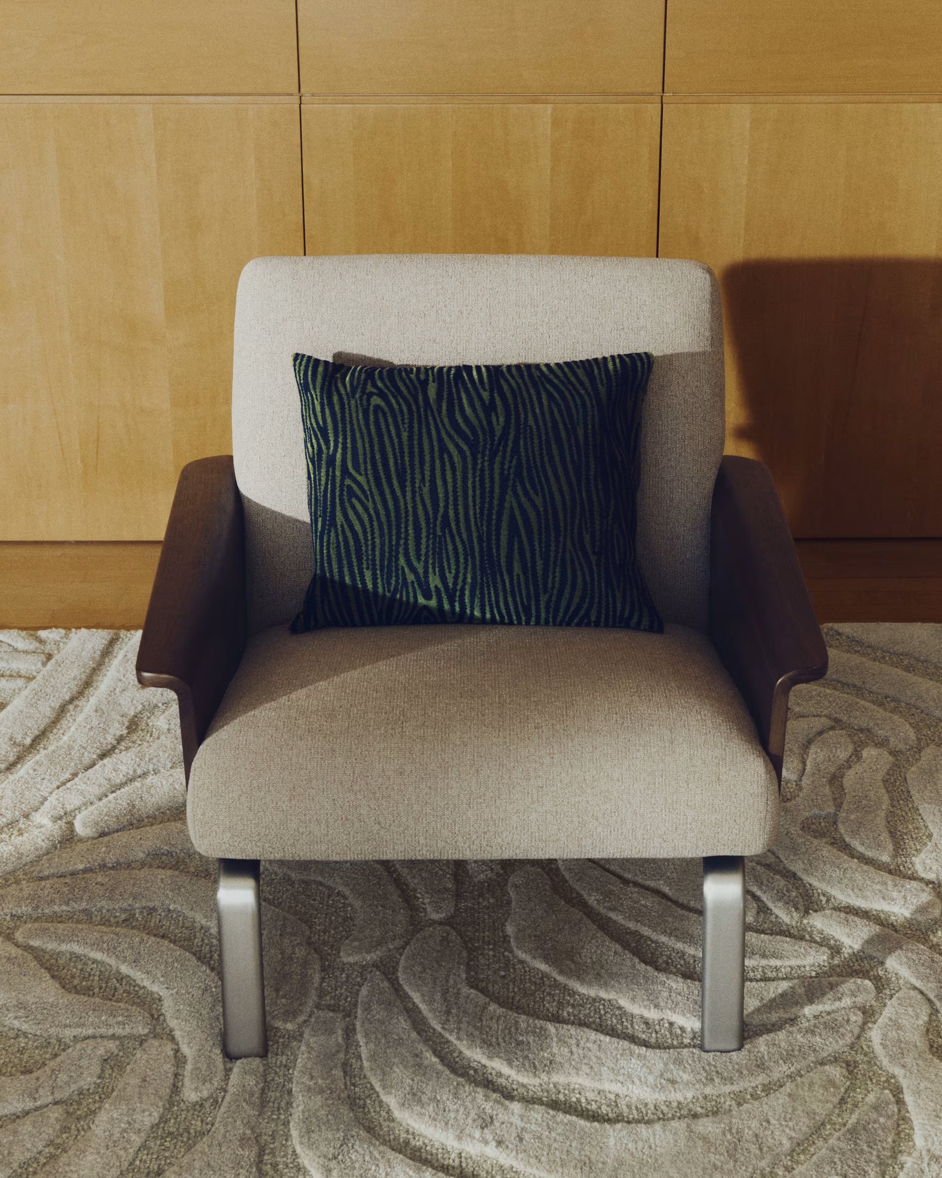 Fotel AMSEN jasne hnedý so orechovou preglejkou a oceľovým podstavcom