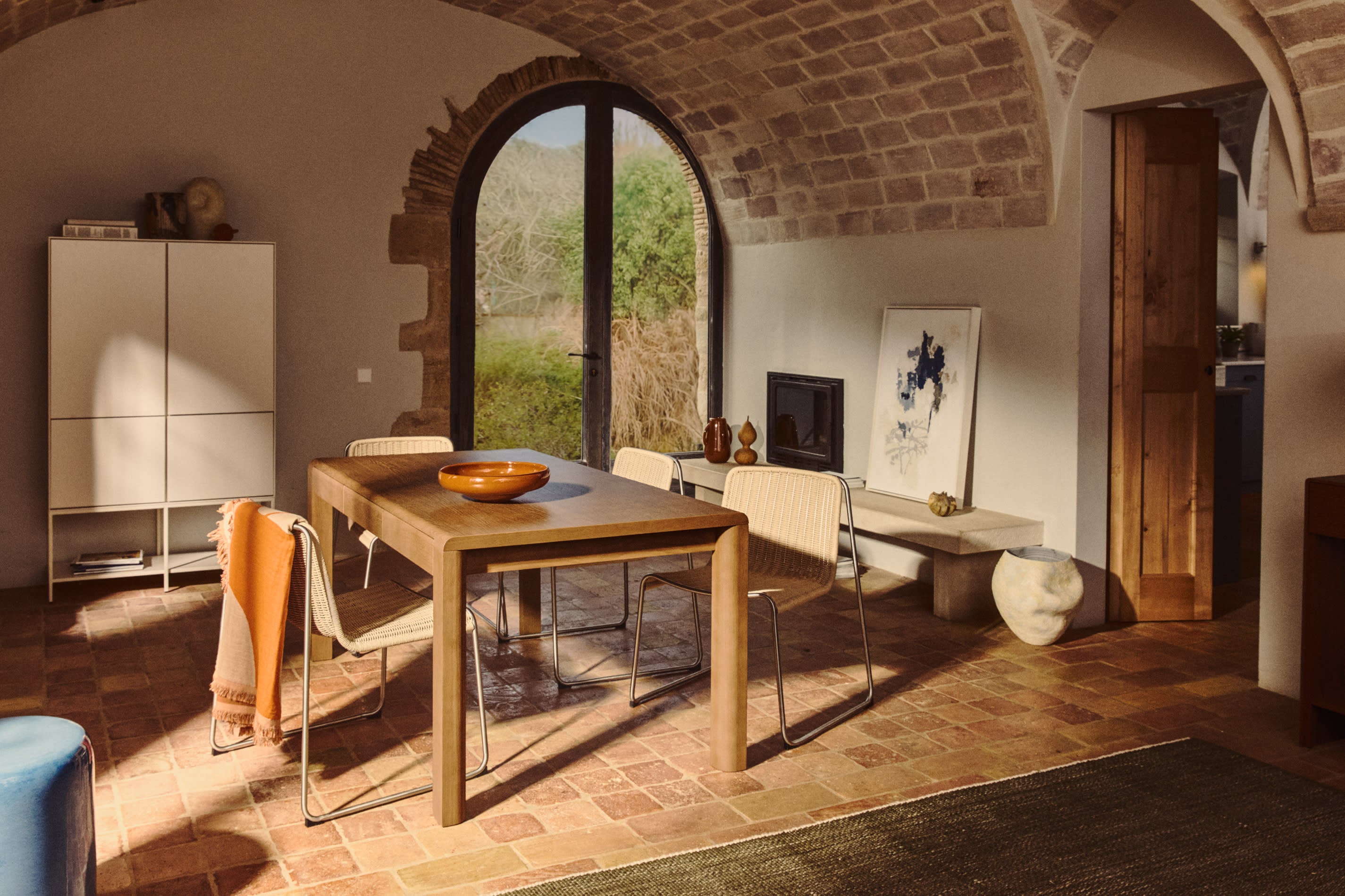 Záhradná stolička TAVARI béžová so železnou základňou