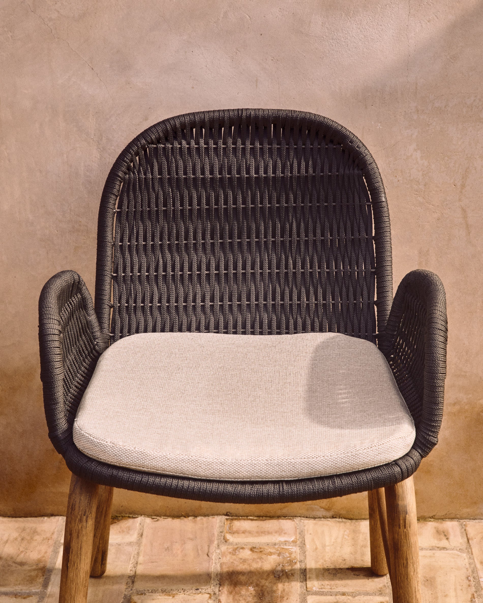 Záhradná stolička s opierkami ALIPA tmavosivá