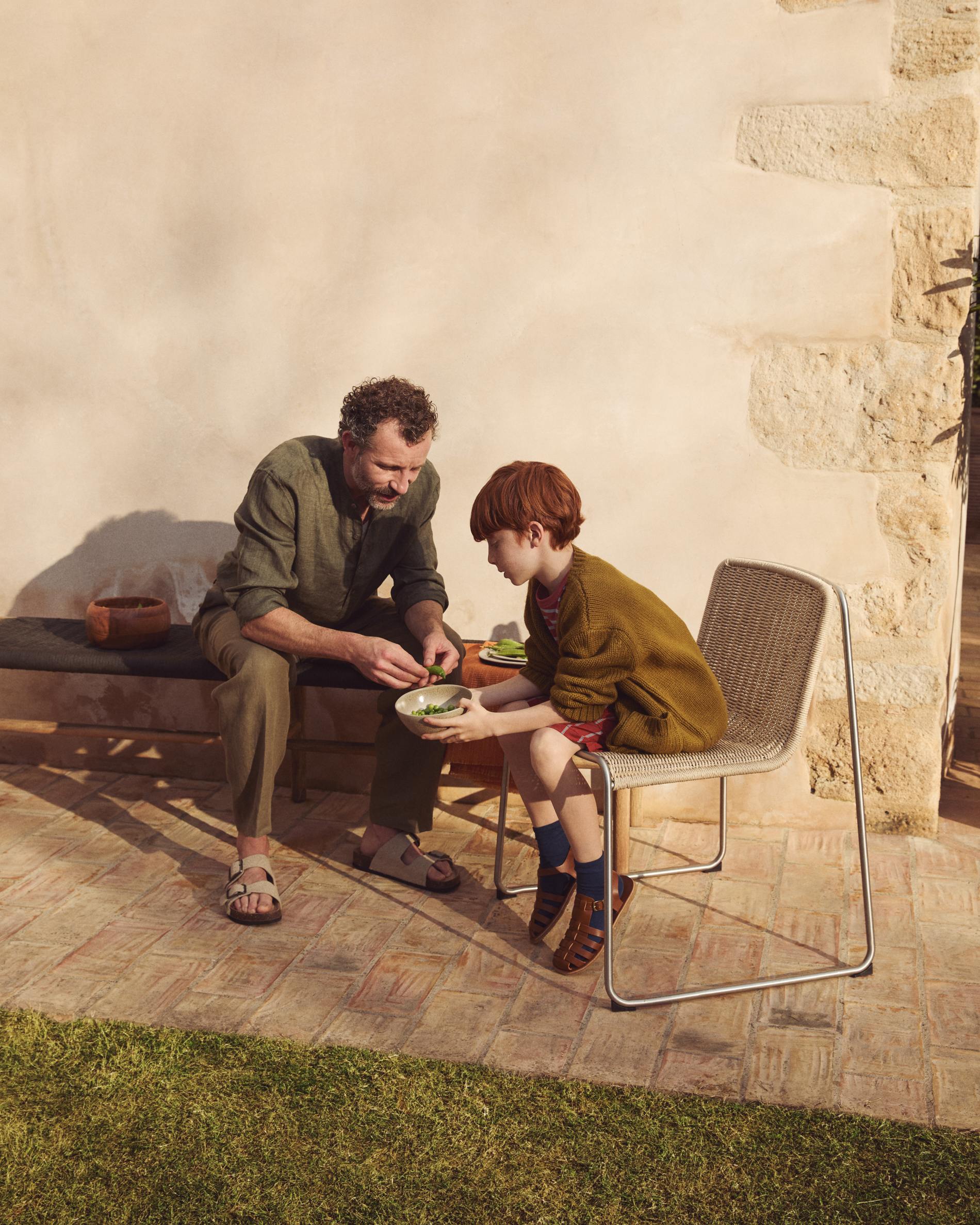 Záhradná stolička TAVARI béžová so železnou základňou