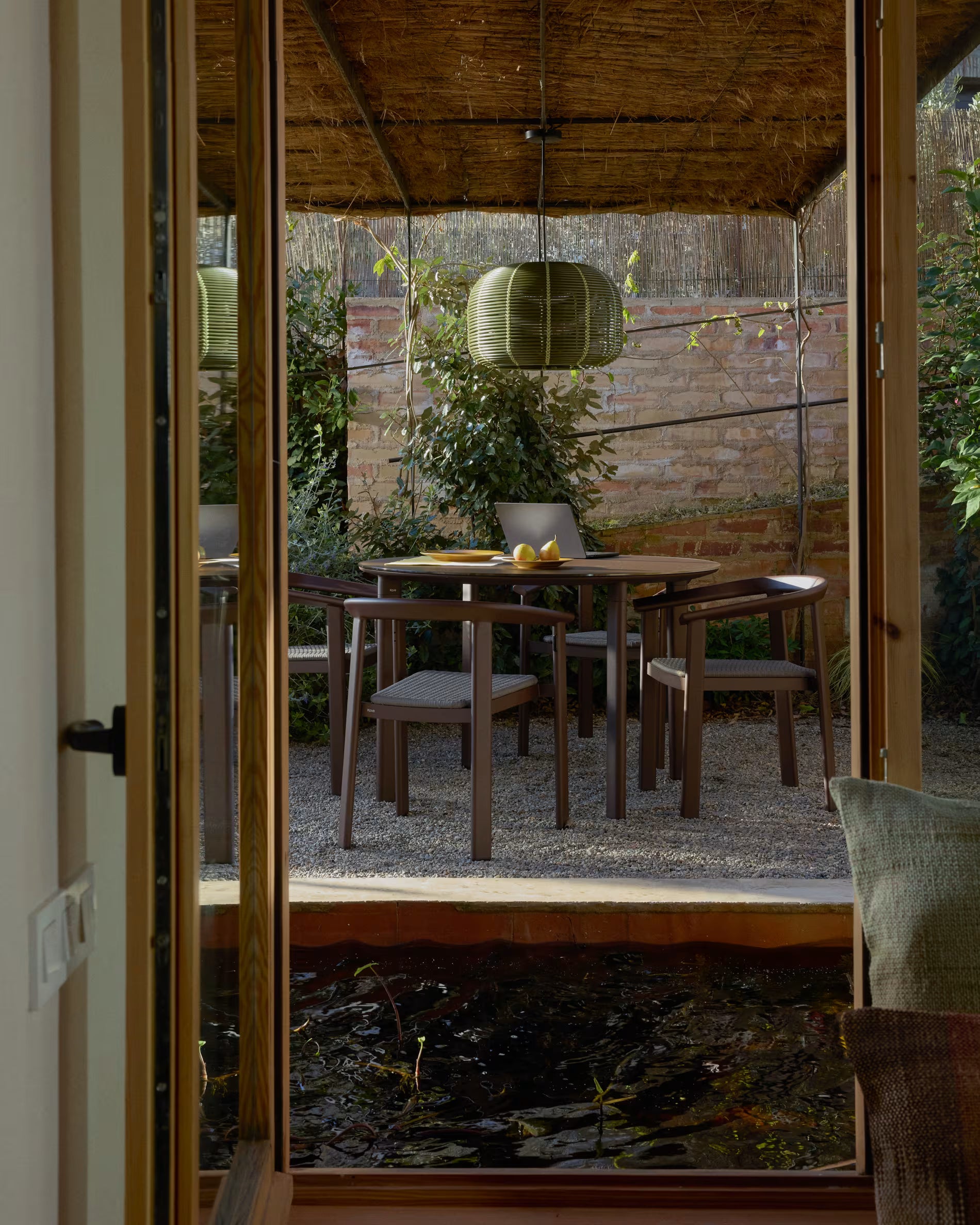 Brown ERICE Round Garden Table