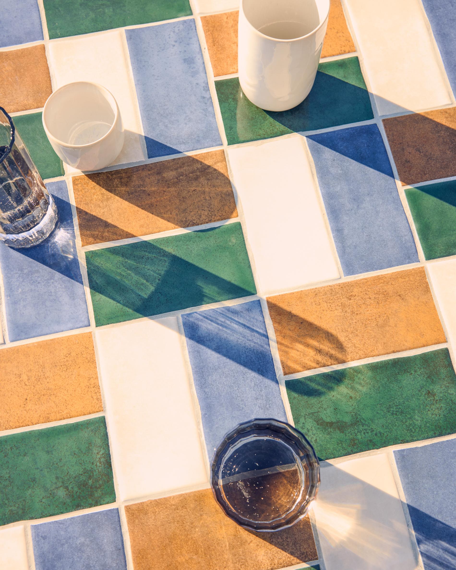 TELLA Multicolored Garden Table with Graphite Base