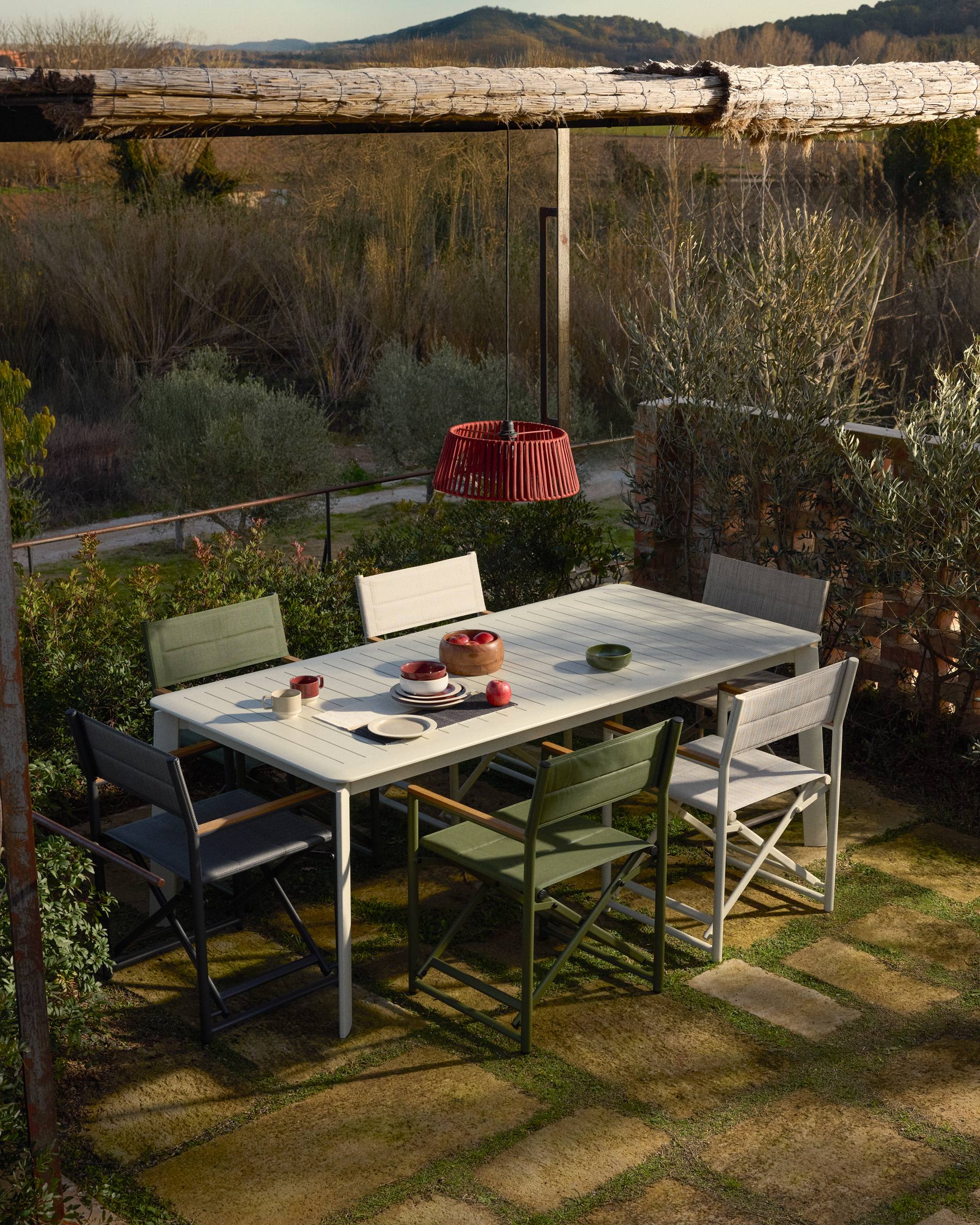 TISNO taupe folding garden chair