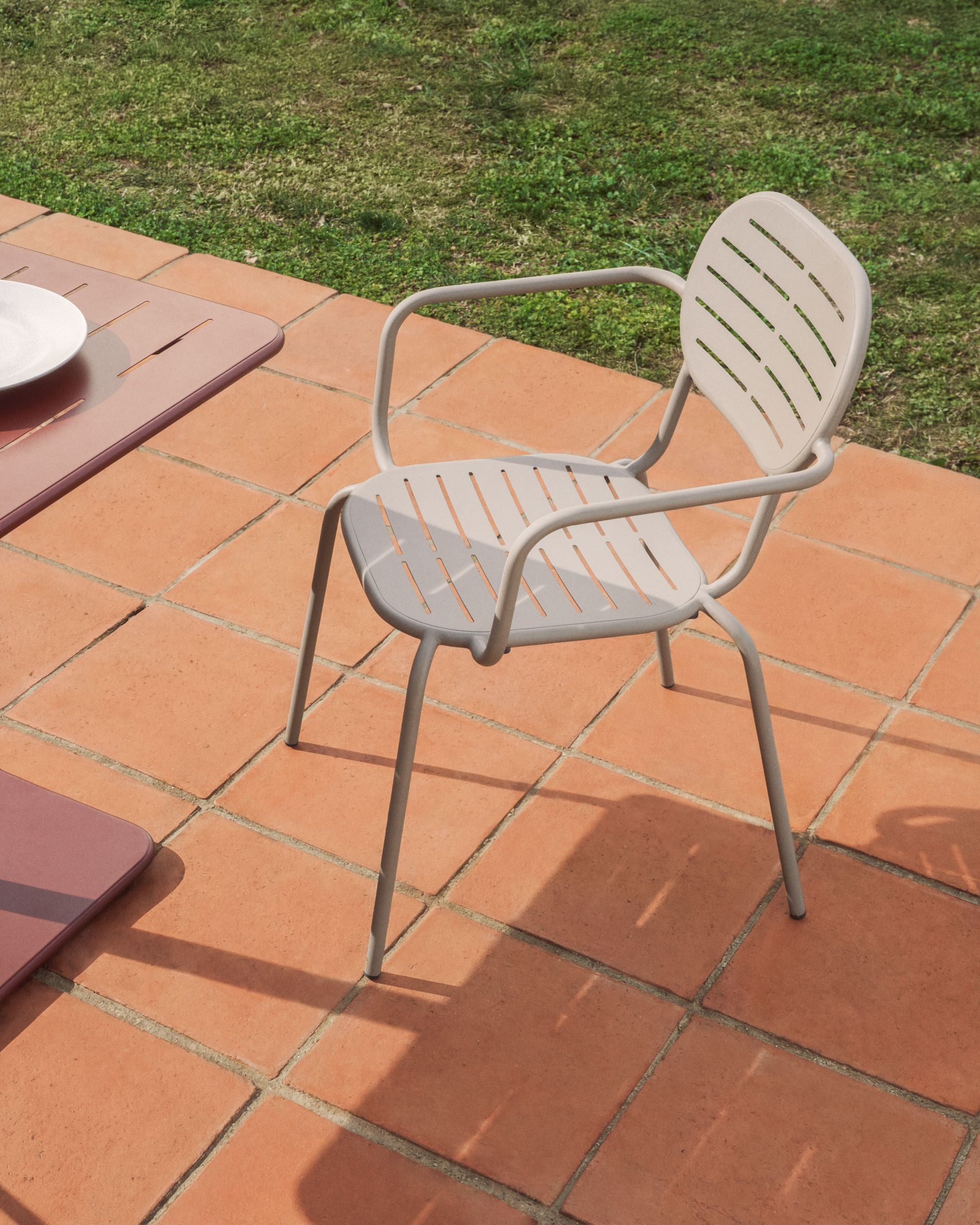 BRAI taupe garden chair with armrests