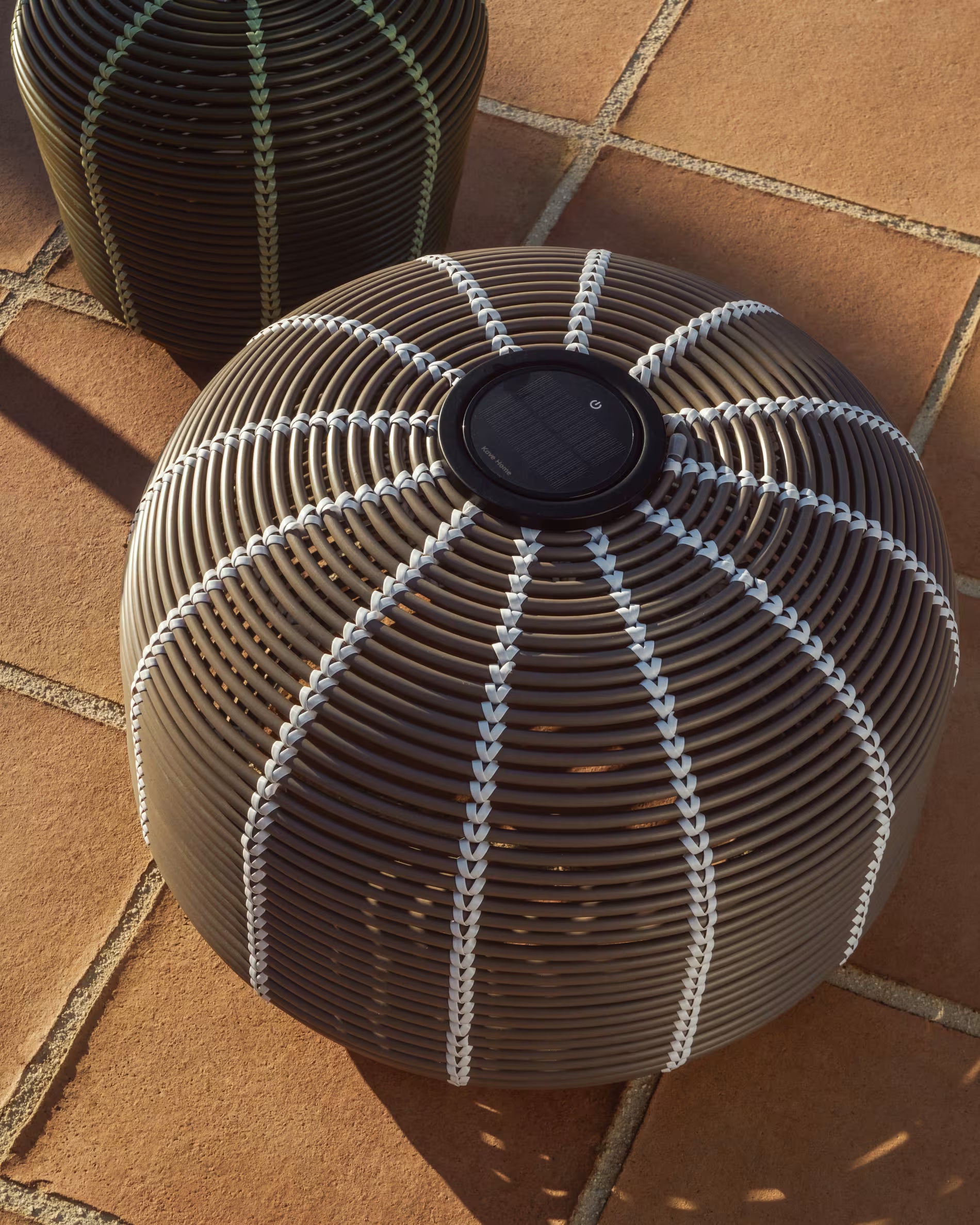 Solárna záhradná lampa GAROINA taupe syntetický ratan