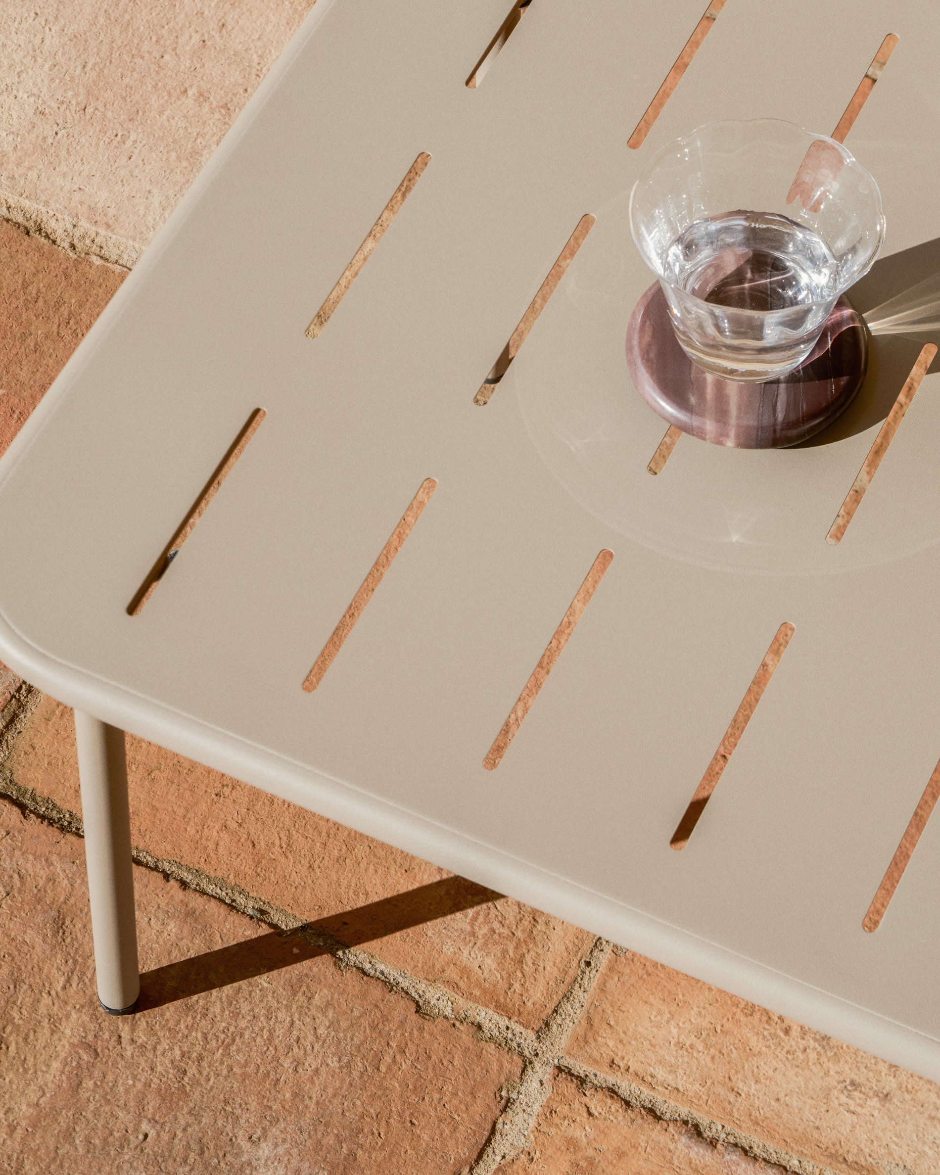ZIVIA taupe garden table