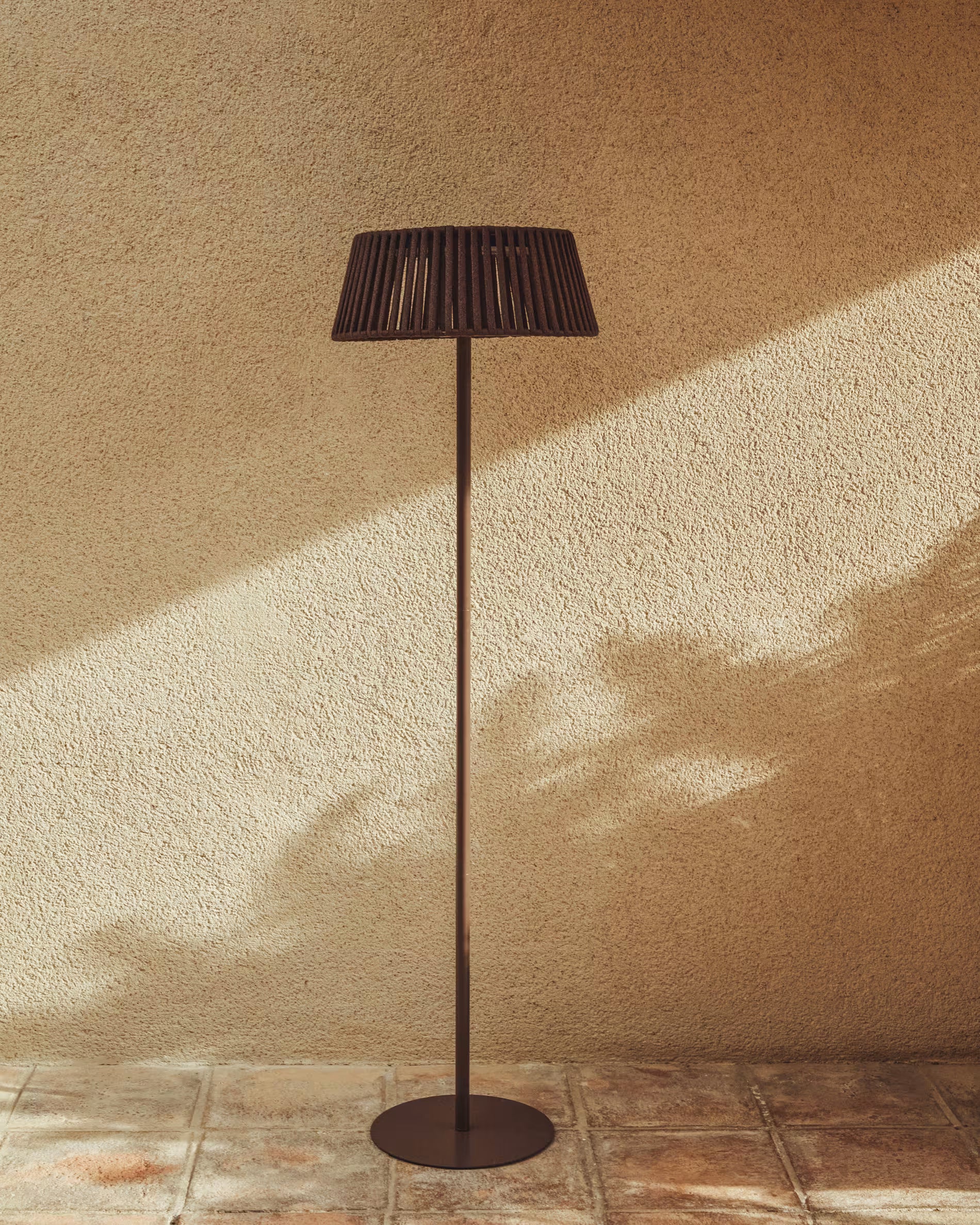 Solárna podlahová lampa do záhrady ALDET hnedá