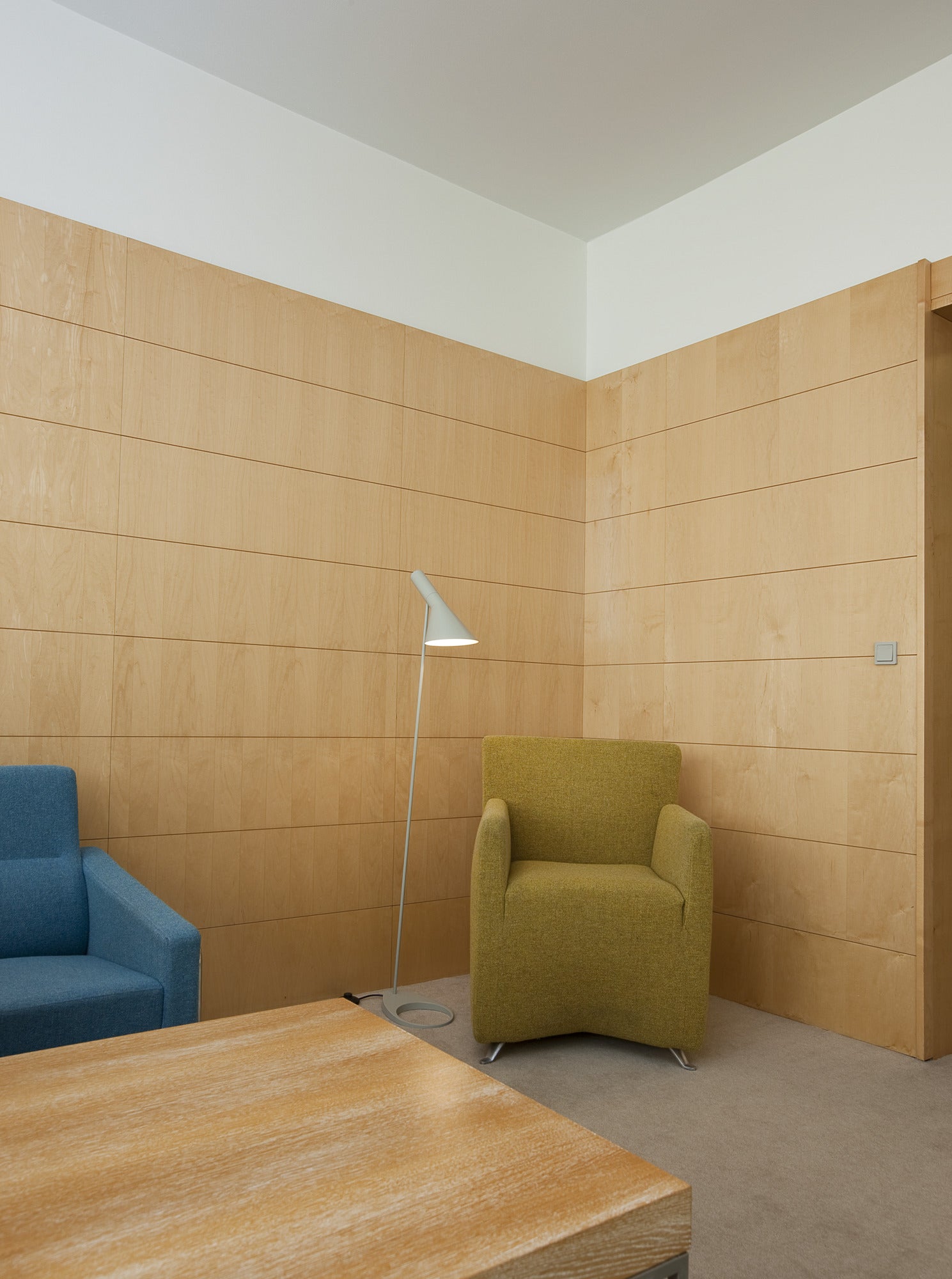 Stojaca lampa AJ biela