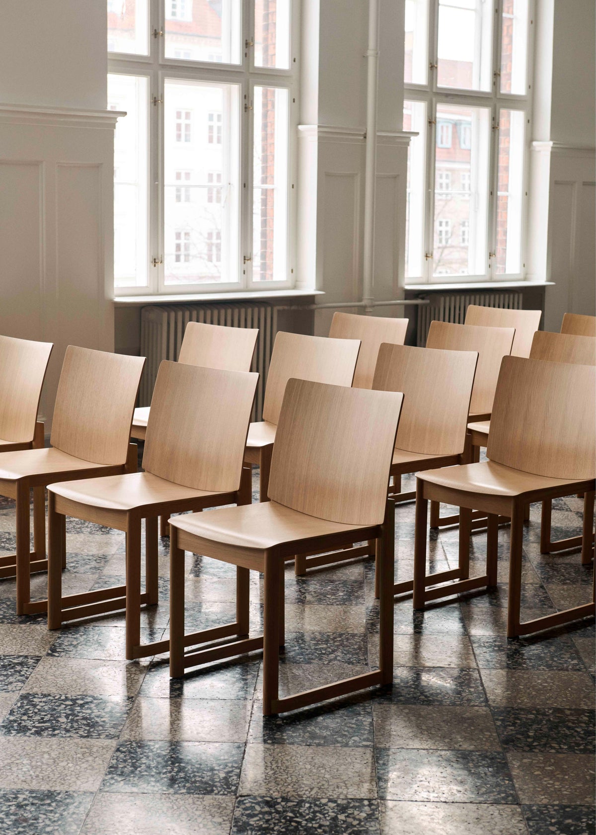 Stolička ALLWOOD AV35 lakovaný dub