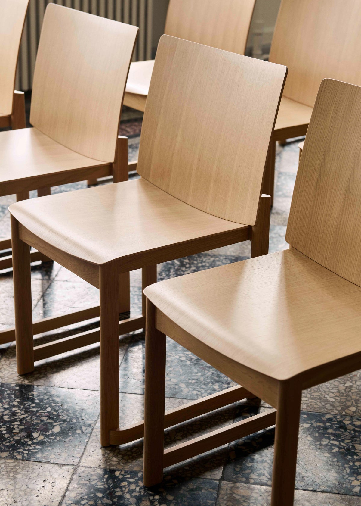 Stolička ALLWOOD AV35 lakovaný dub