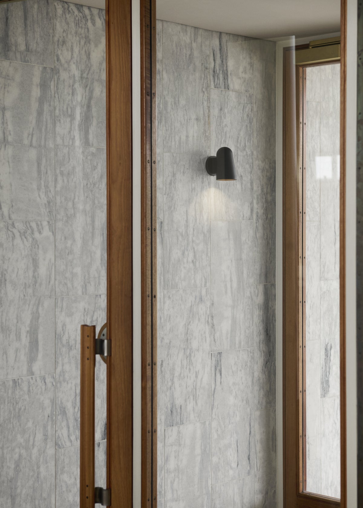 Exteriérová nástenná lampa SOLID čierna