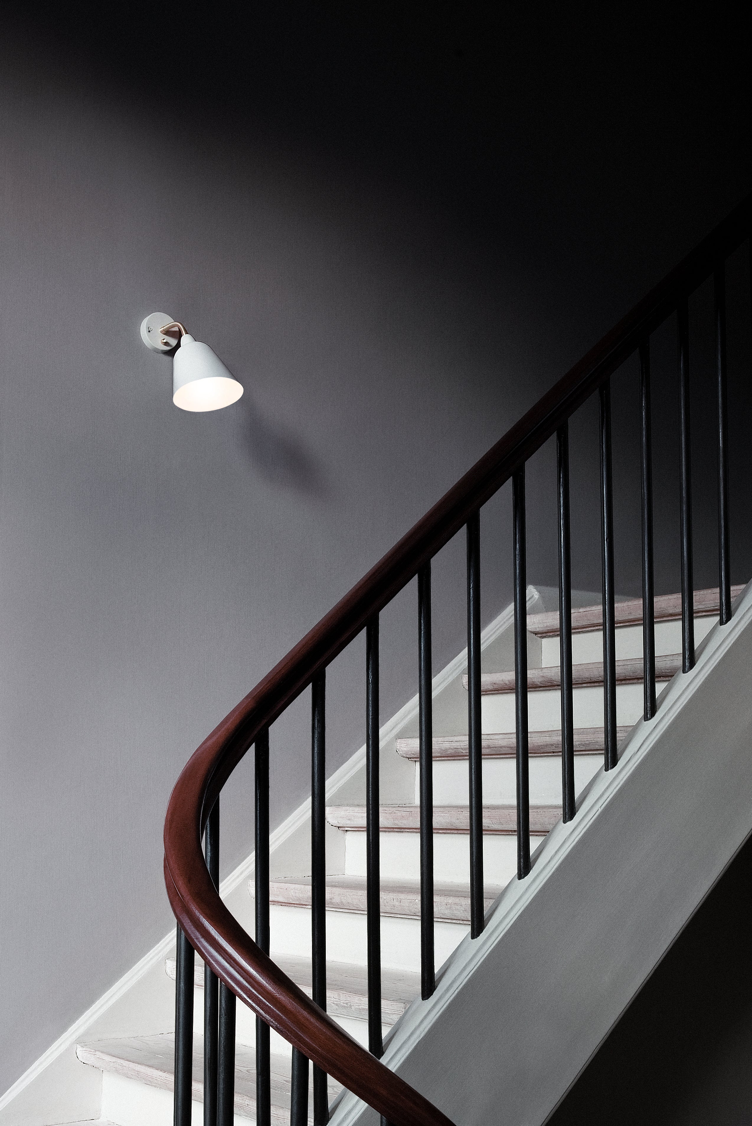 Nástenná lampa BELLEVUE AJ9 čierna s mosadzným povrchom