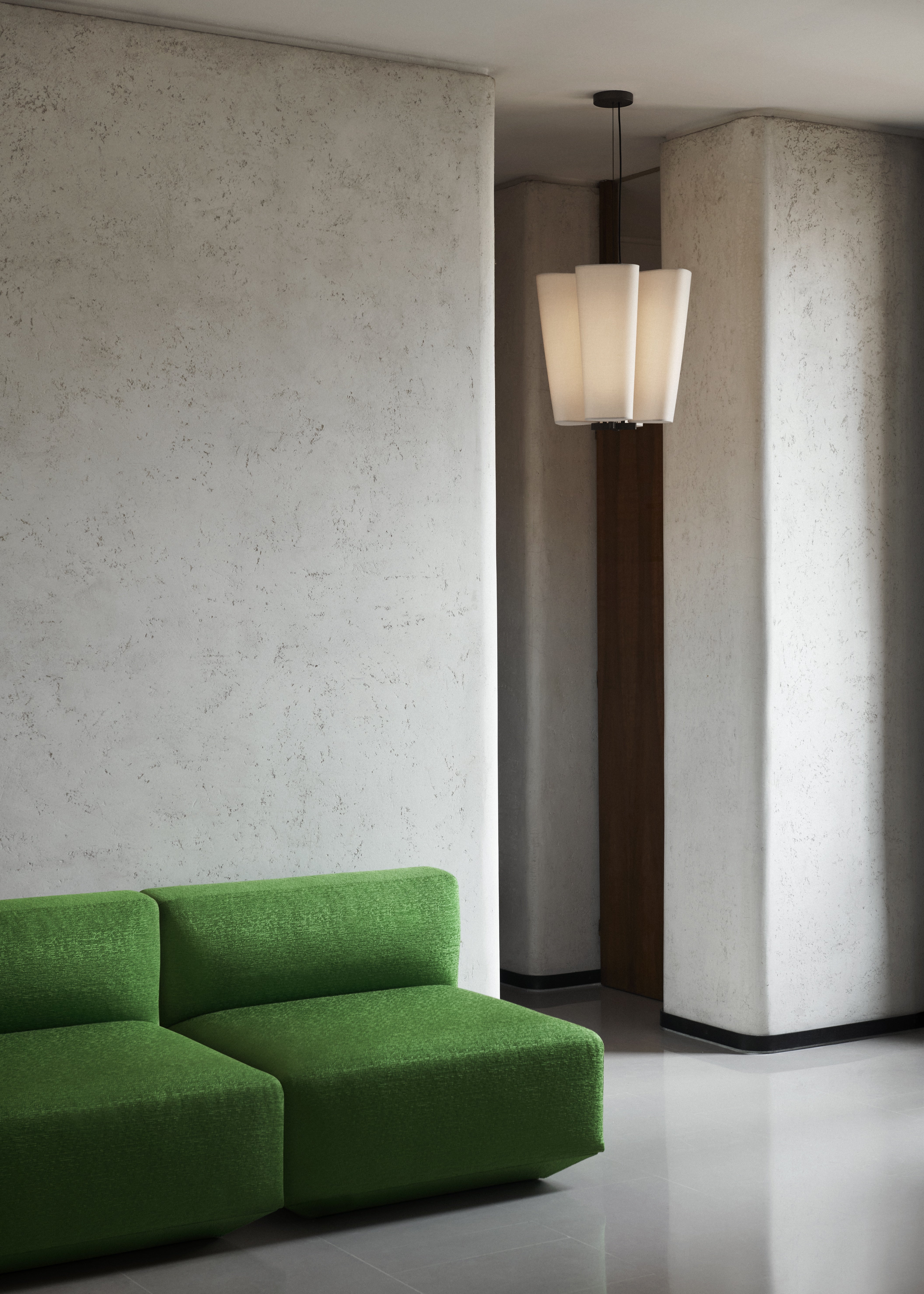 Lampa visiacá BELLA béžová s hnedým povrchom