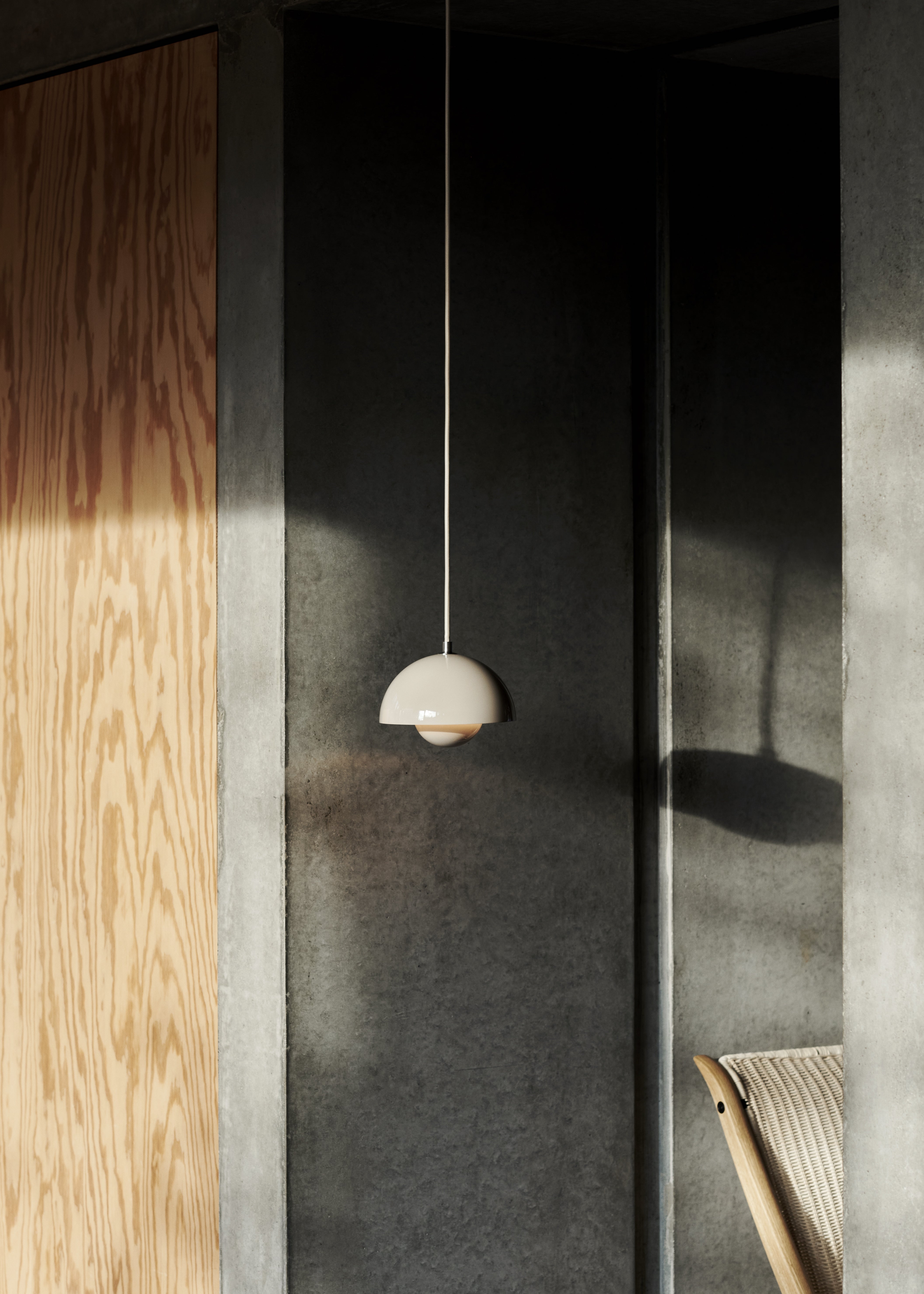 Lampa visiacá FLOWERPOT šedobéžová