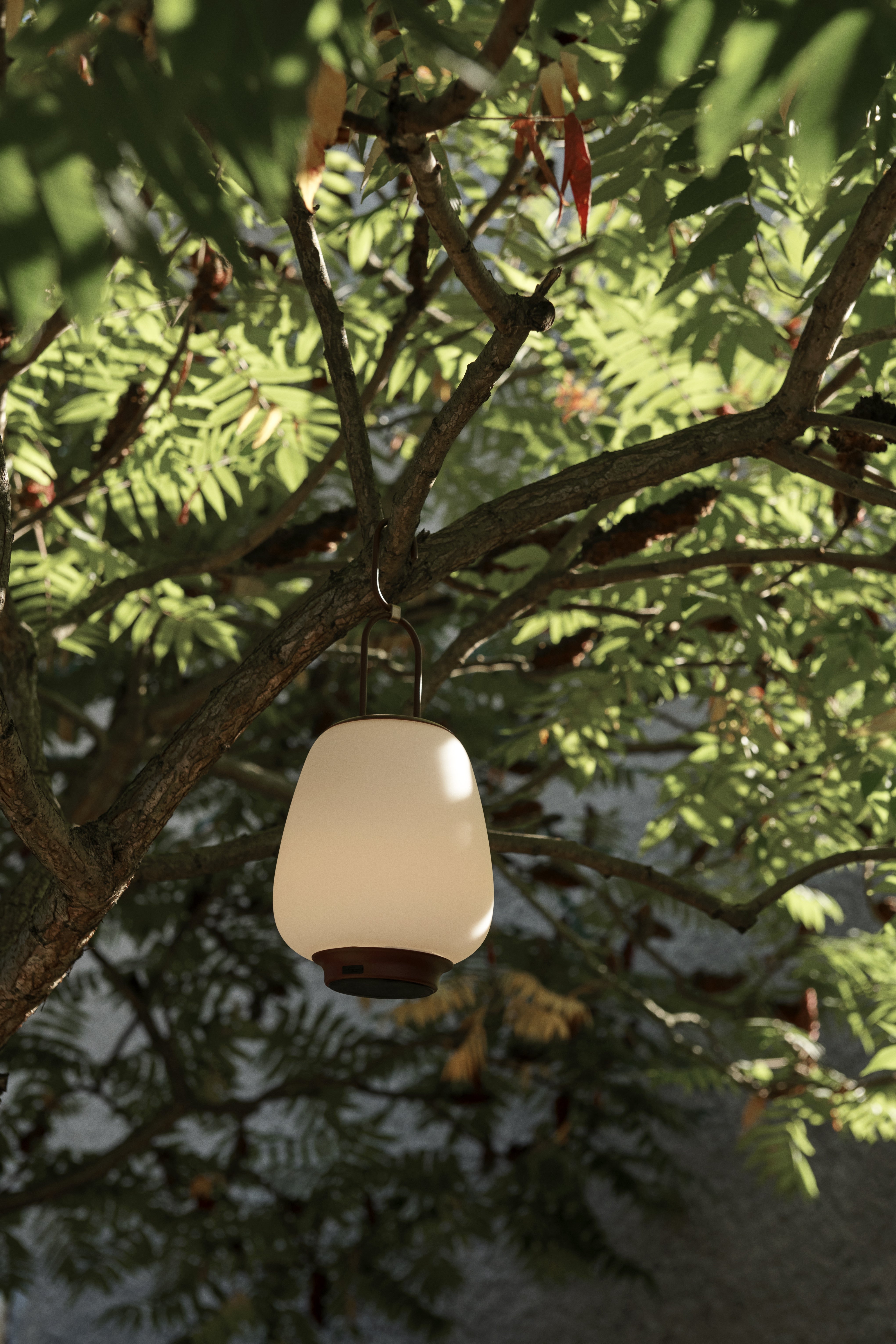 Prenosná vonkajšia lampa LUCCA SC51 biela s čiernym povrchom