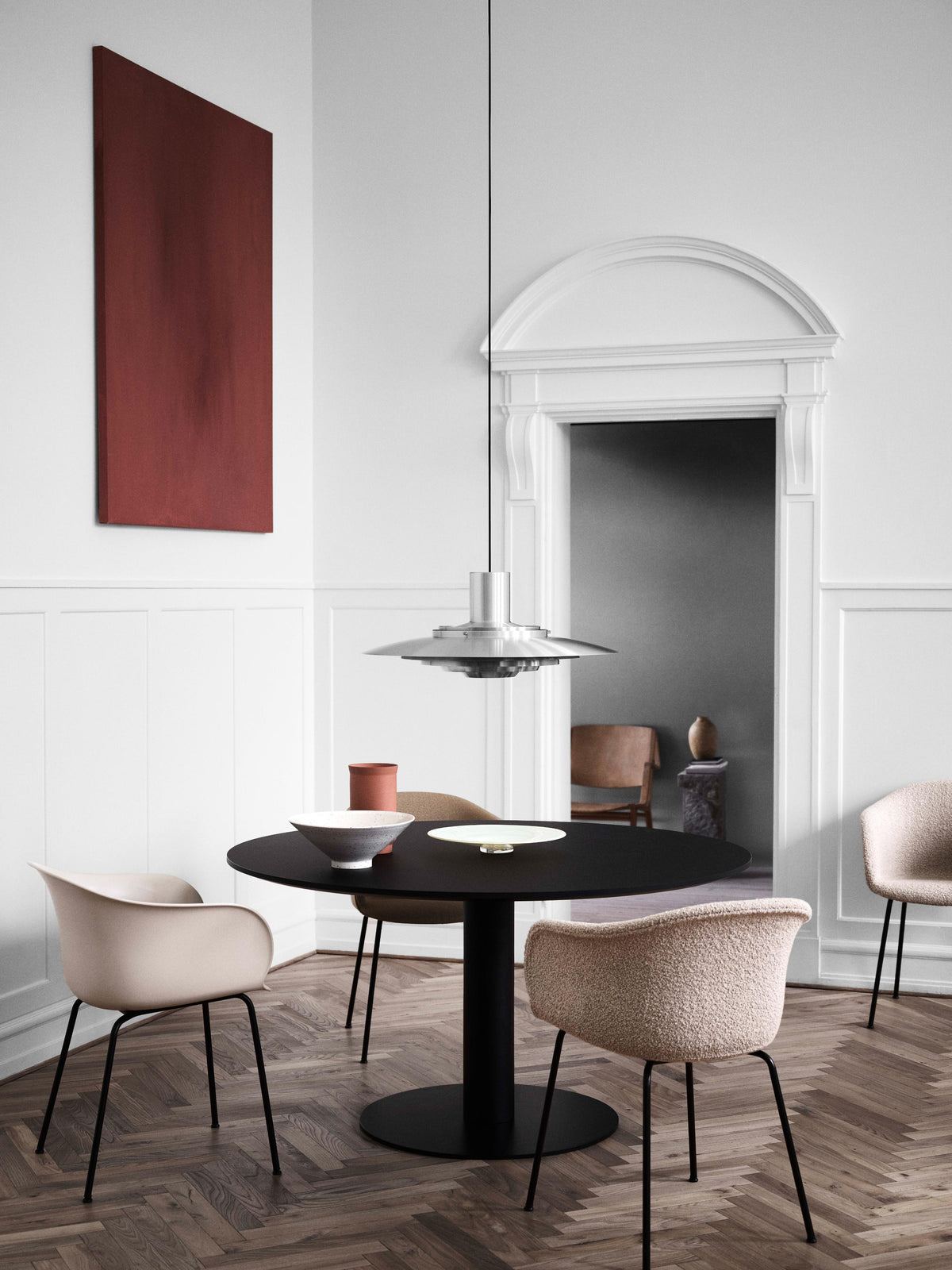 Matná biela závesná lampa P376