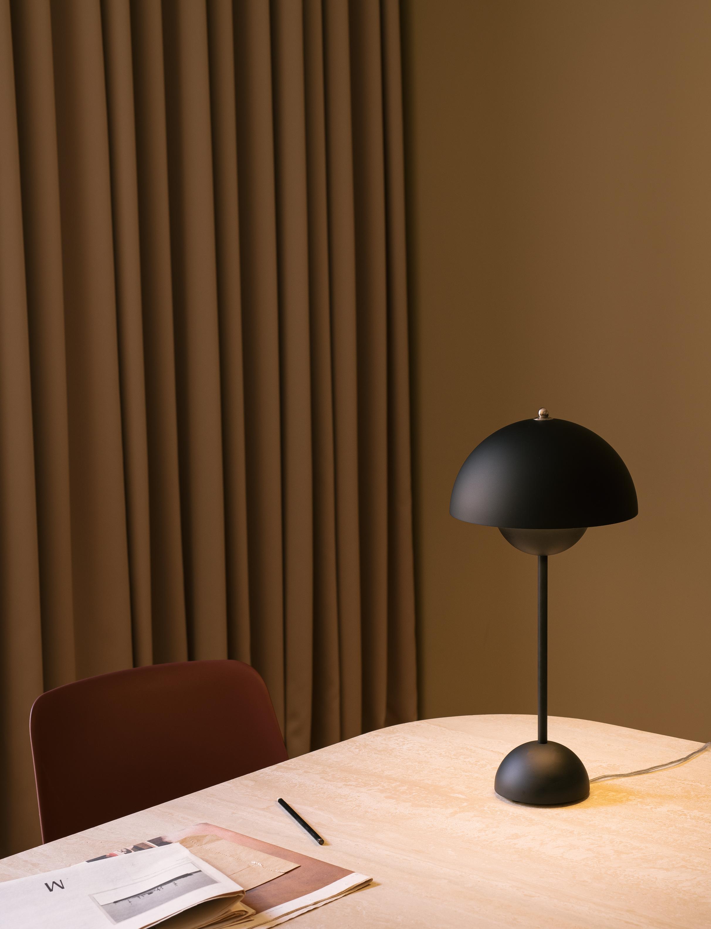 Lampa stolná FLOWERPOT VP3 matná biela