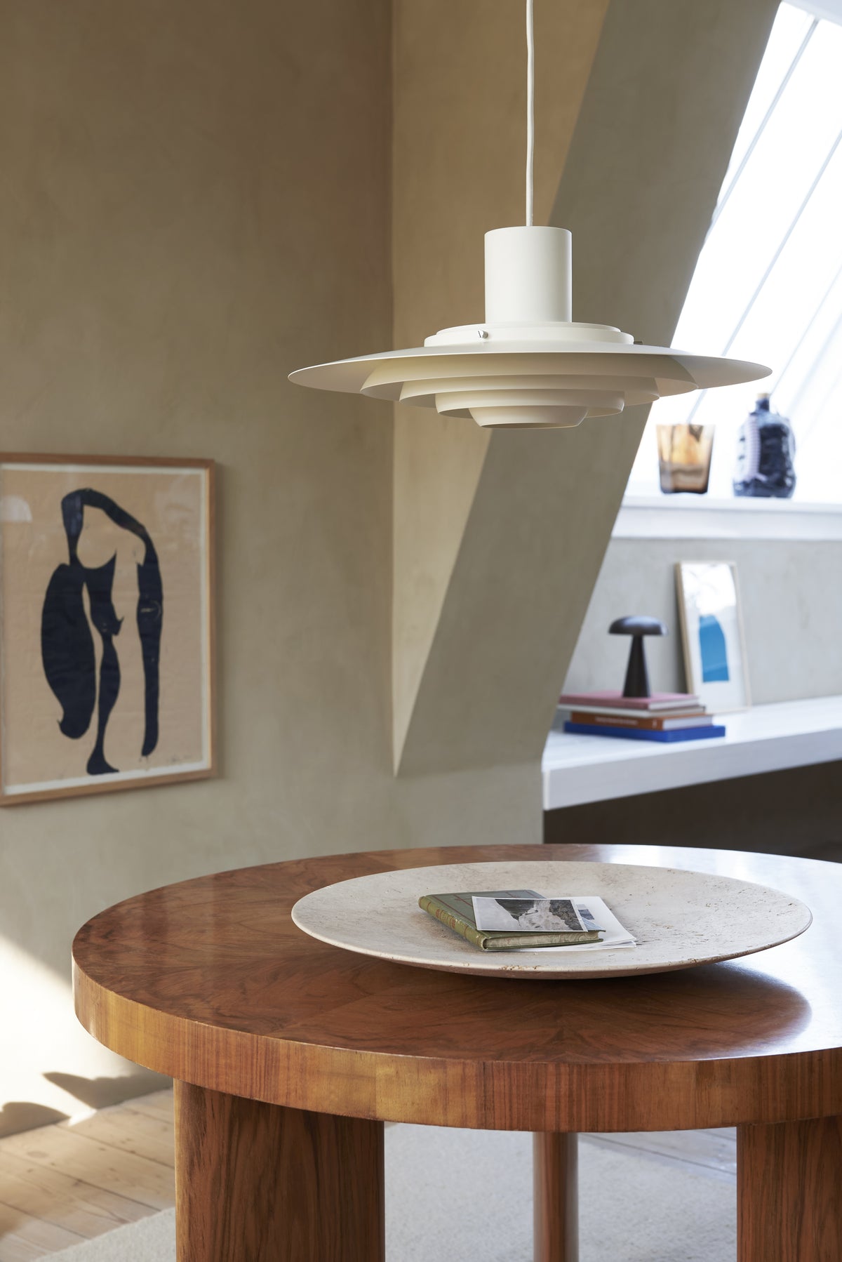 Matná biela závesná lampa P376