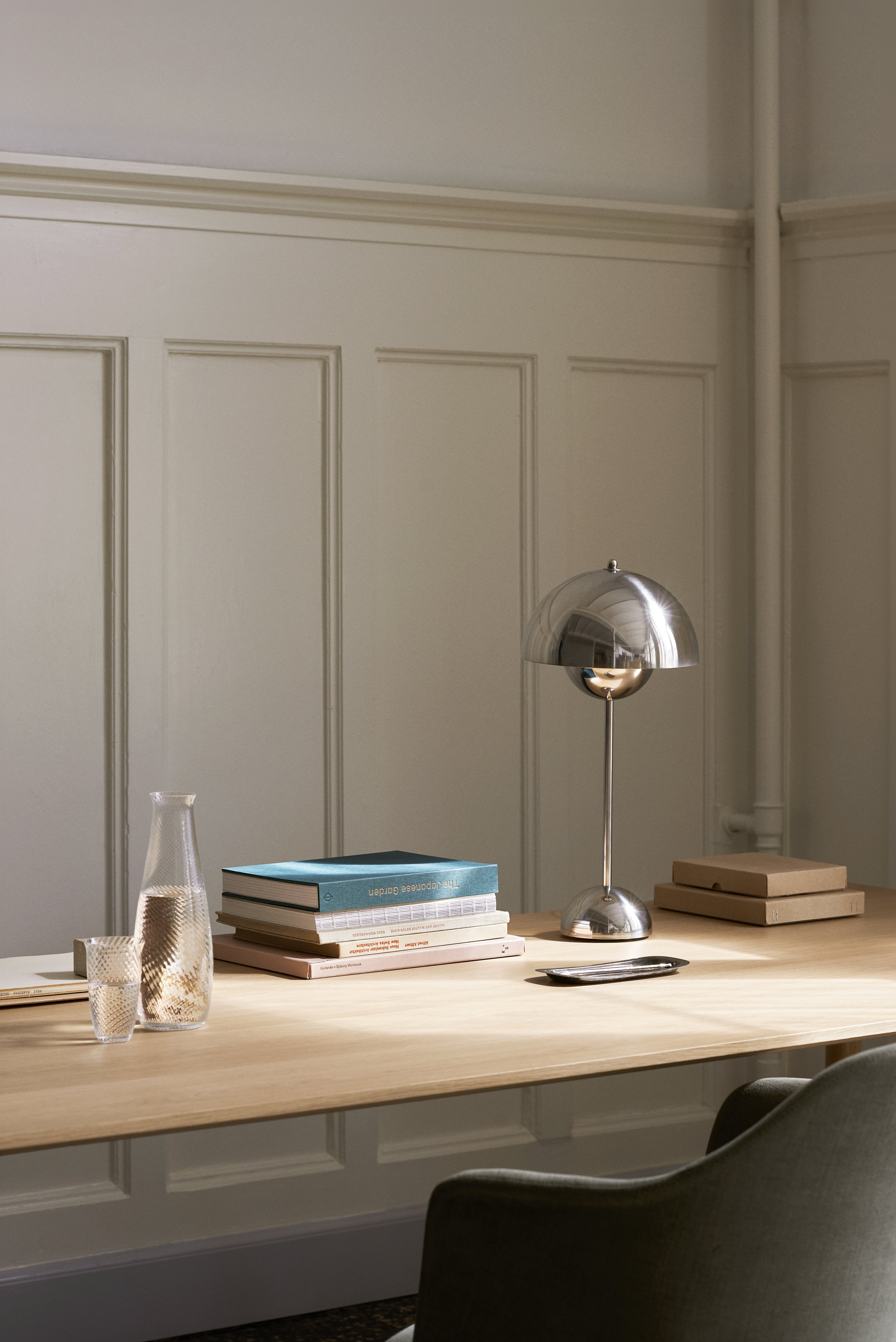 Lampa stolná FLOWERPOT VP3 mosadzná