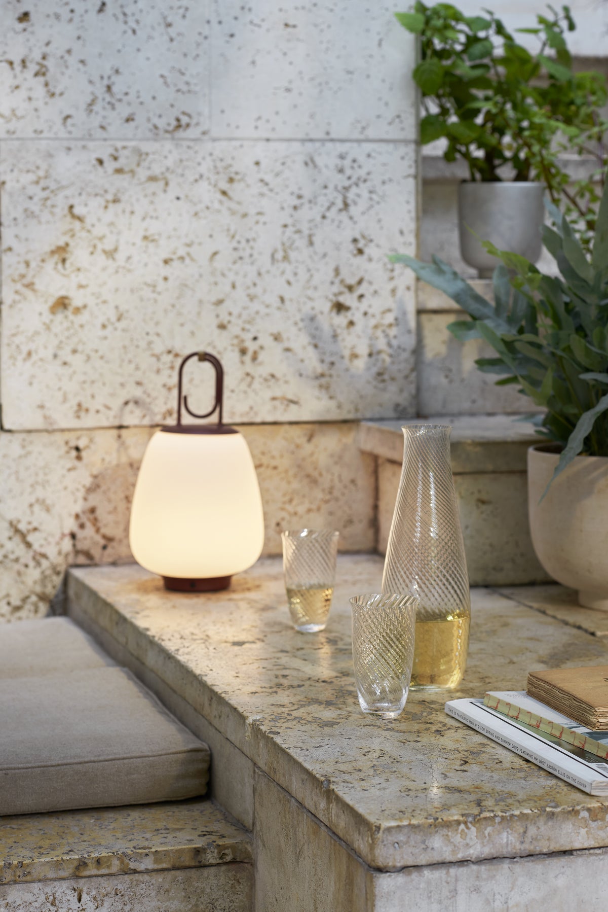 Prenosná vonkajšia lampa LUCCA SC51 biela s čiernym povrchom