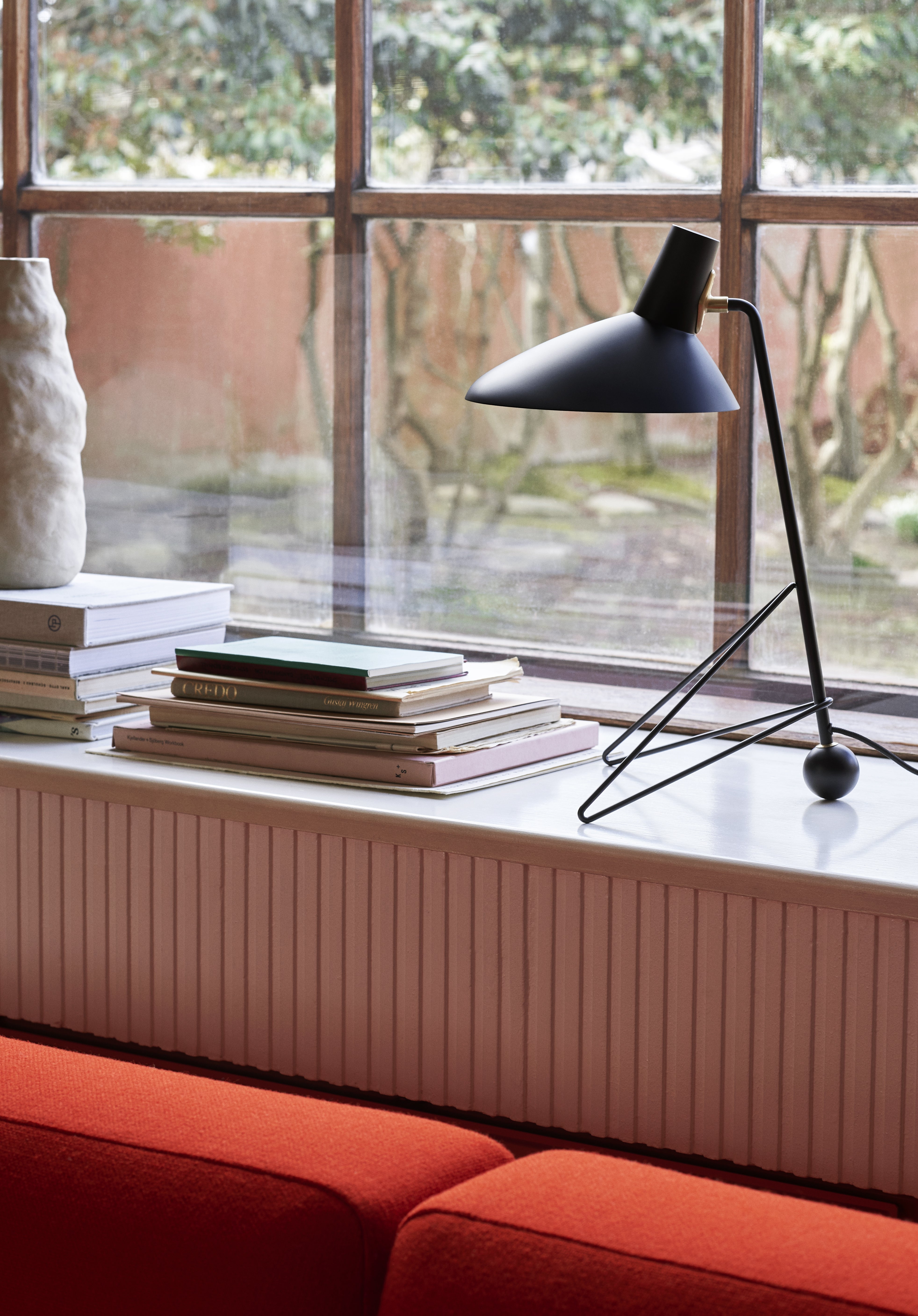 Stolná lampa TRIPOD HM9 čierna