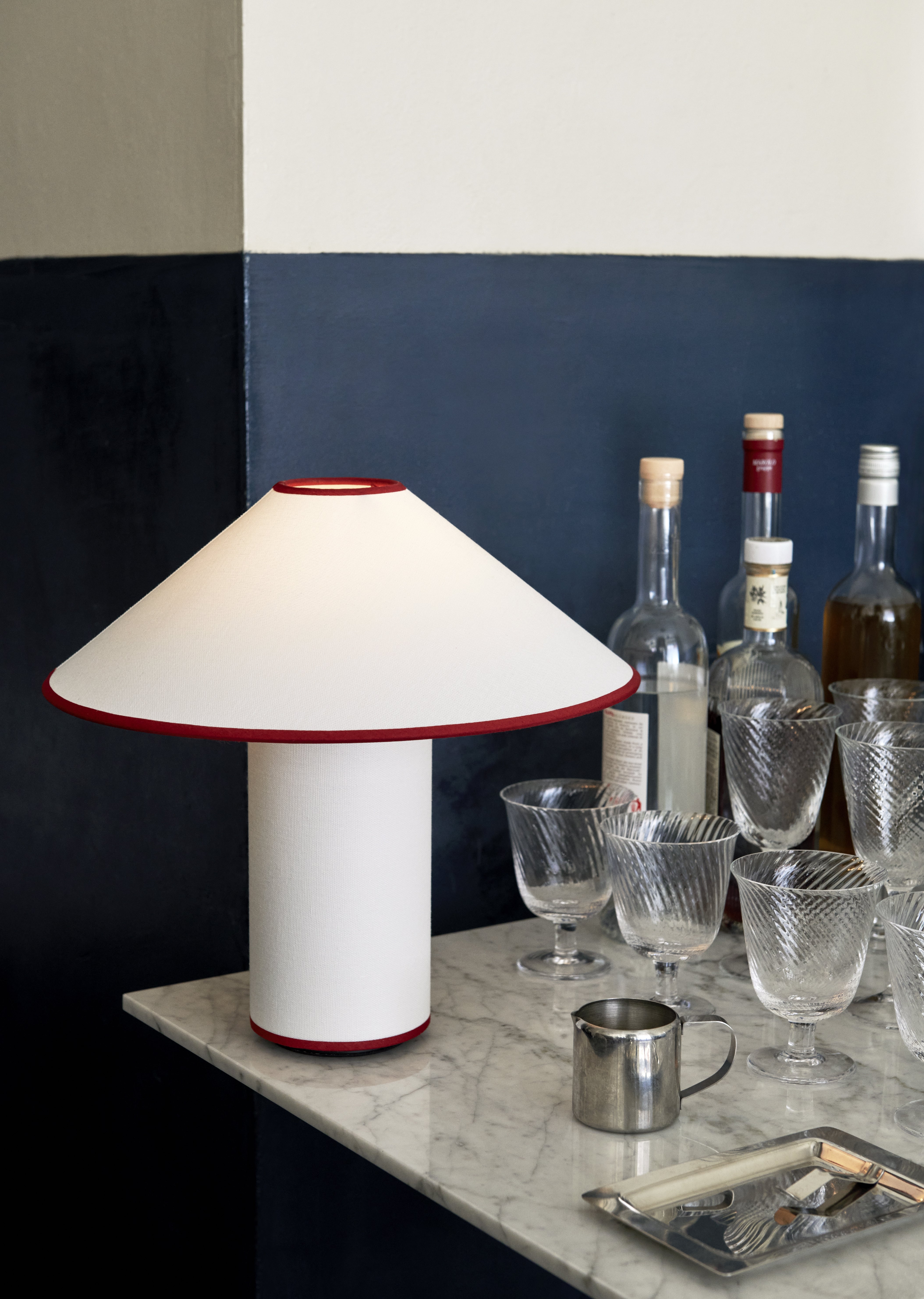 Stolná lampa COLETTE ATD6 biela s červeným povrchom
