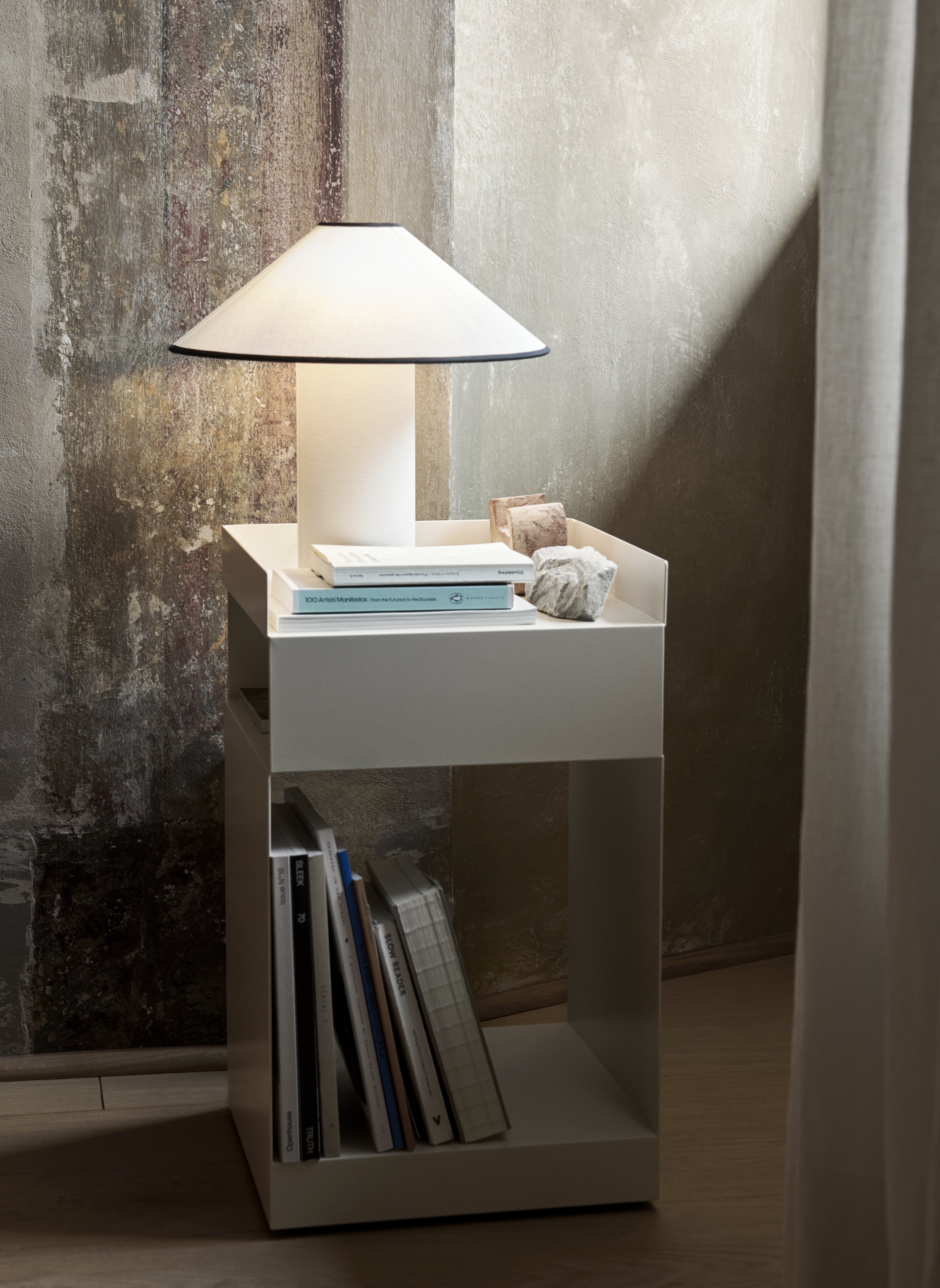 Stolná lampa COLETTE ATD6 biela s červeným povrchom