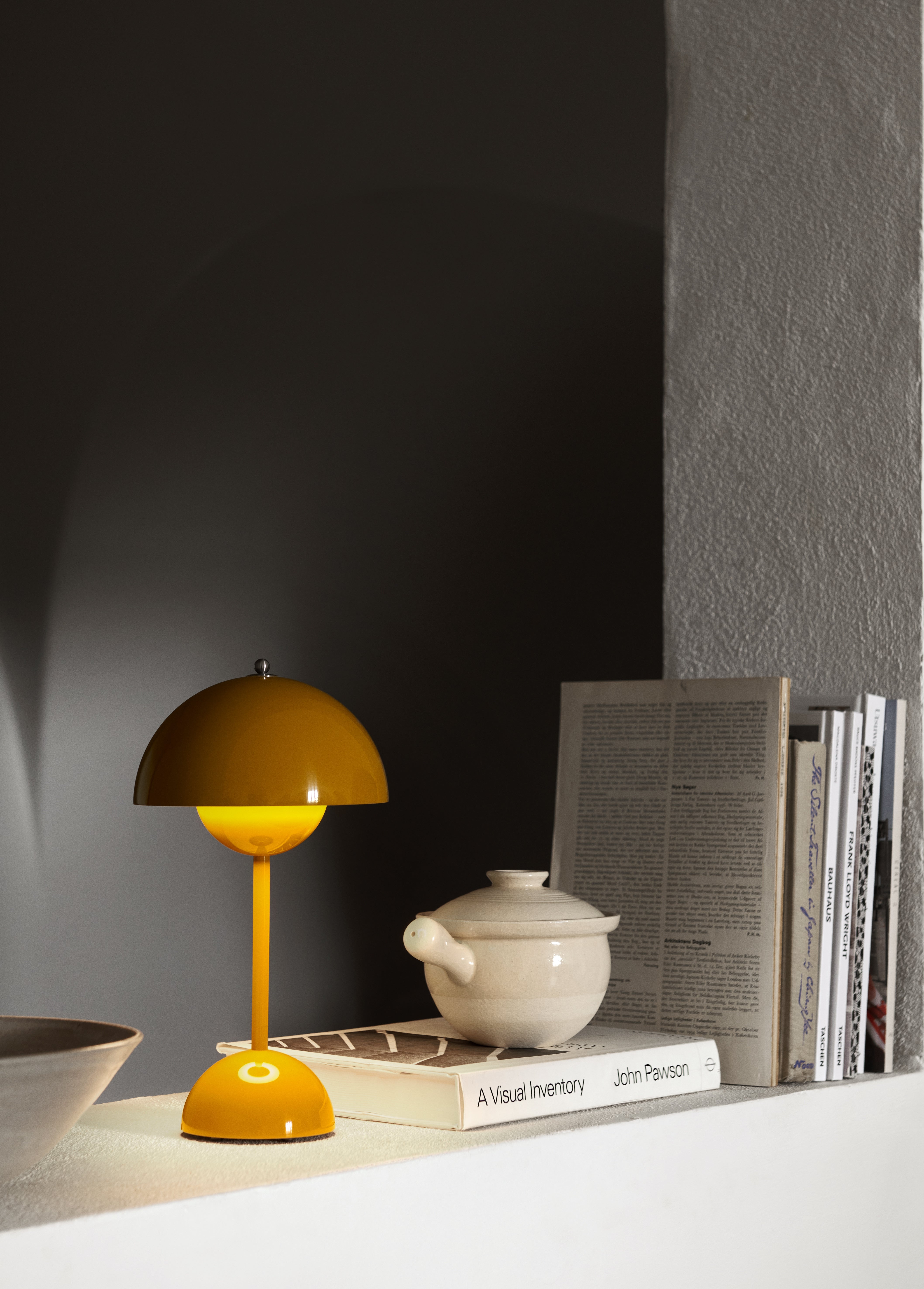 Lampa prenosná FLOWERPOT VP9 v horčicovej farbe