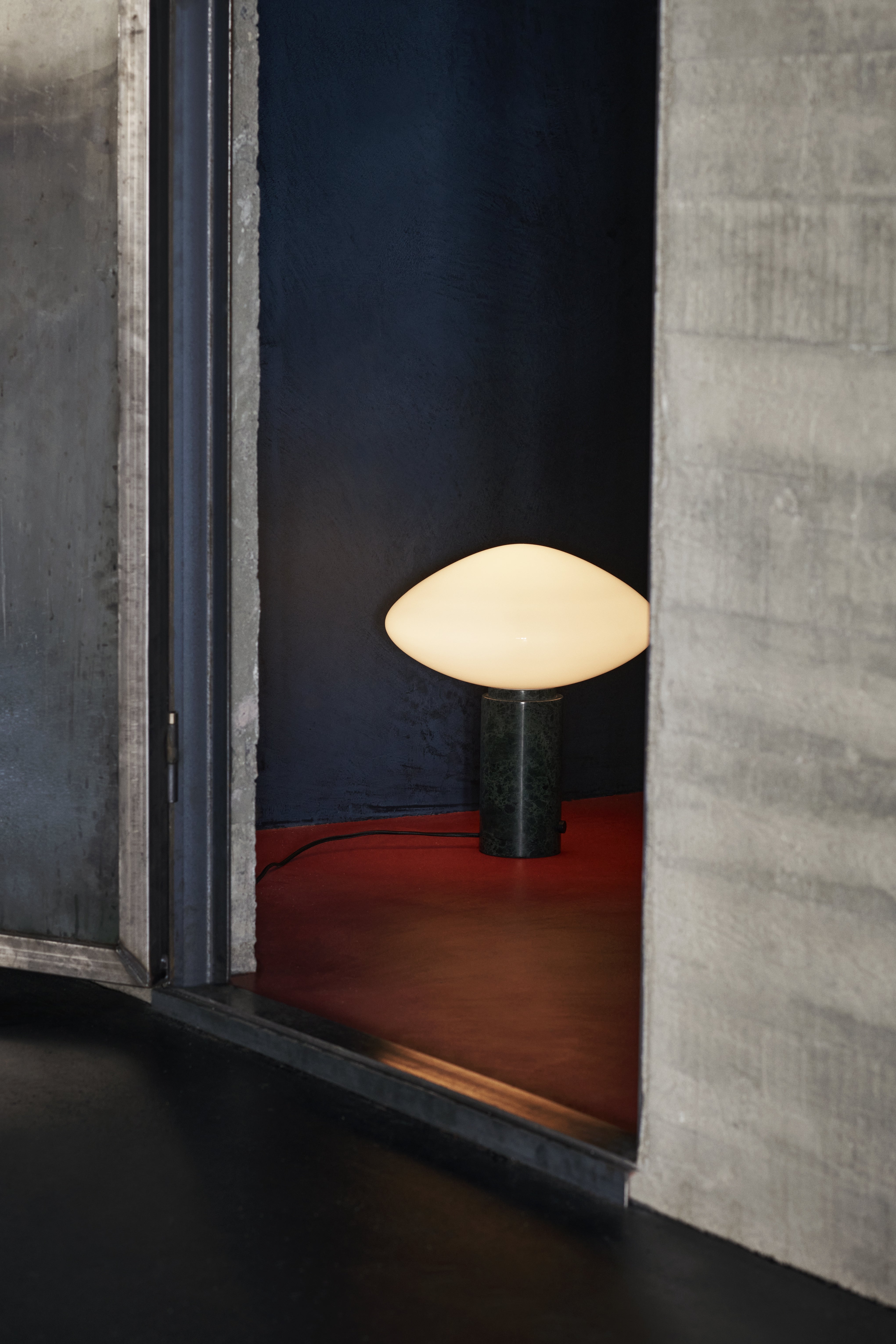 Stolná lampa MIST AP17 sklenené tienidlo so zelenou mramorovou základňou