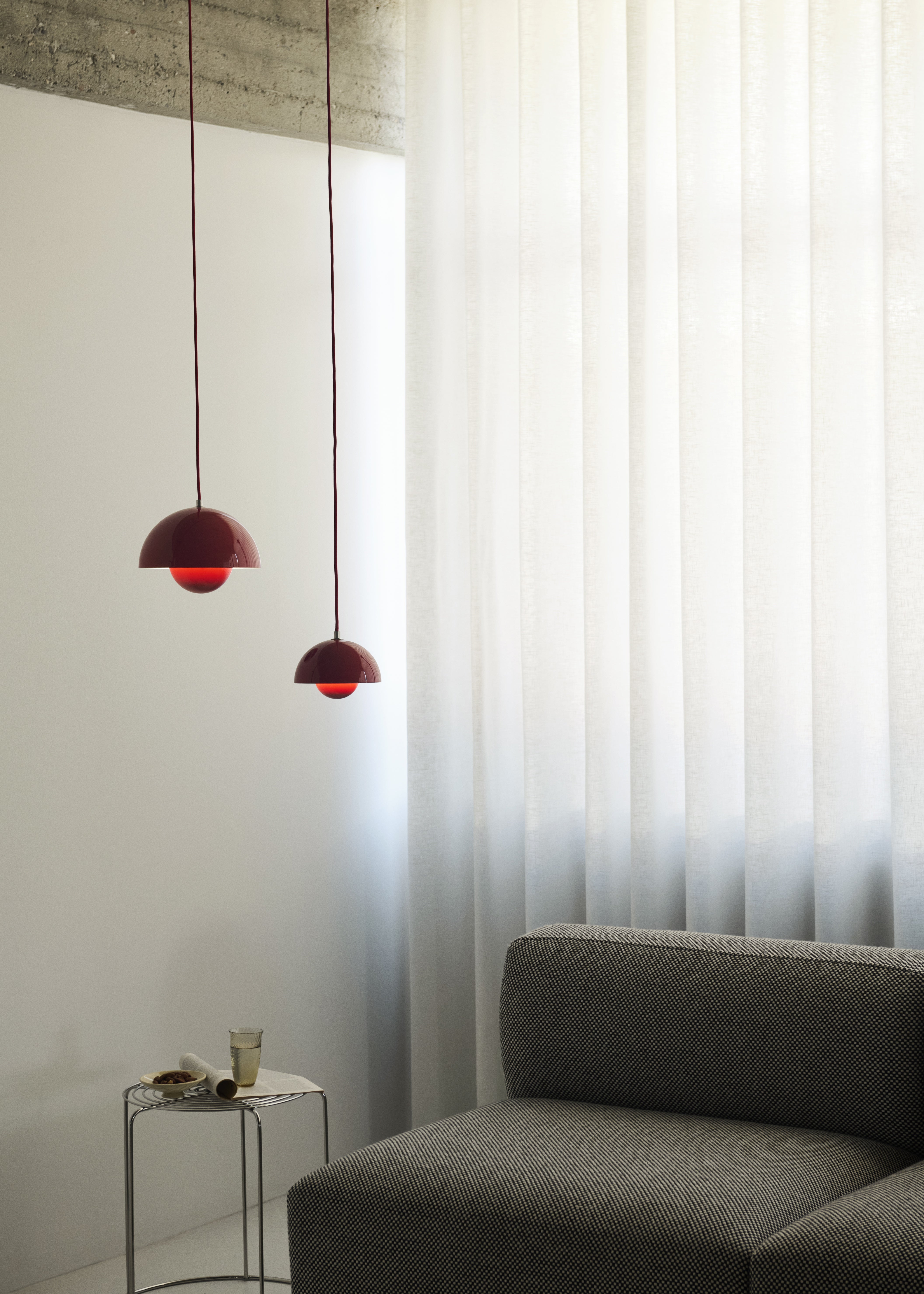 Lampa visiacá FLOWERPOT vínová červená