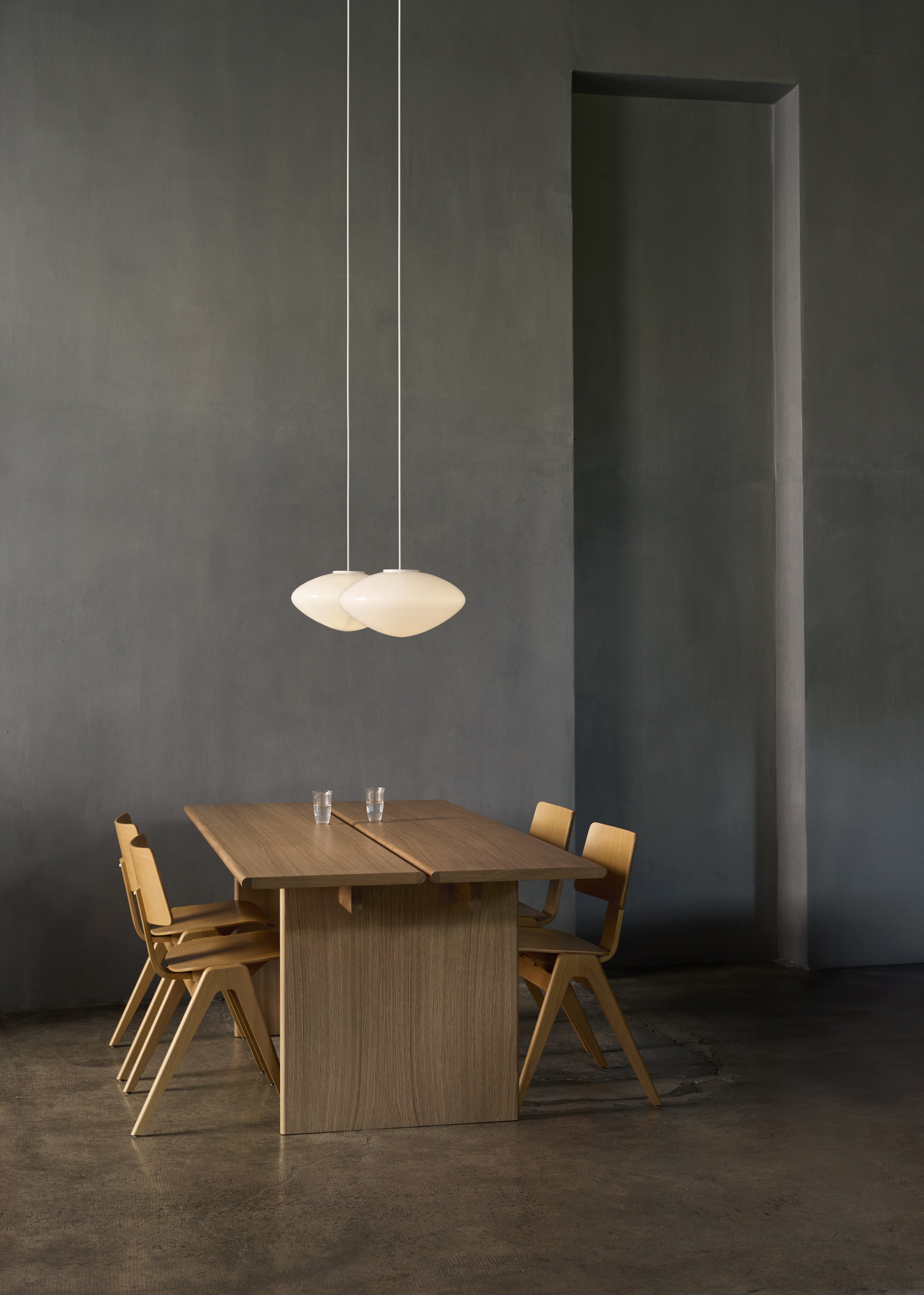 Závesná lampa MIST s opálovým tienidlom