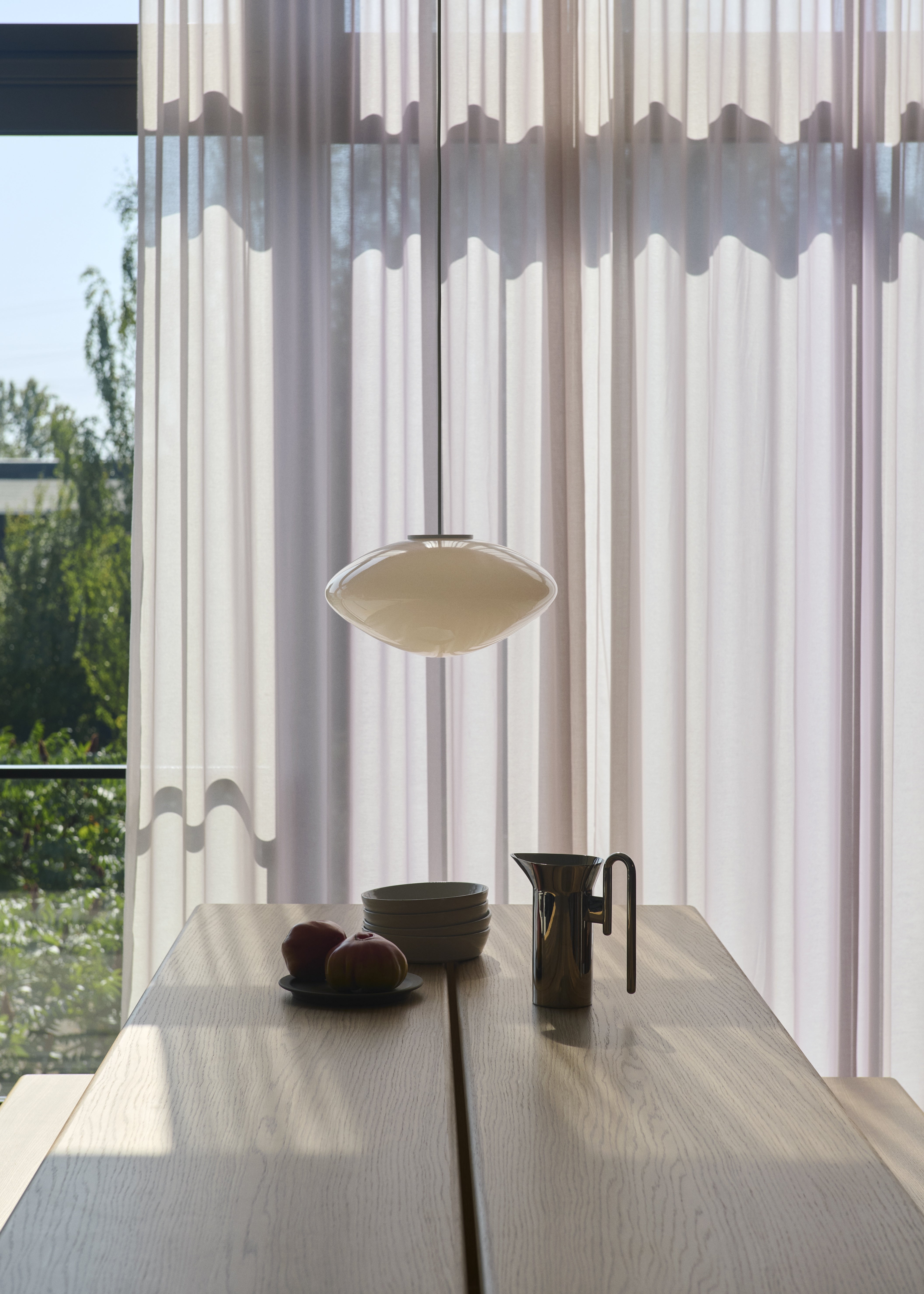 Závesná lampa MIST s opálovým tienidlom