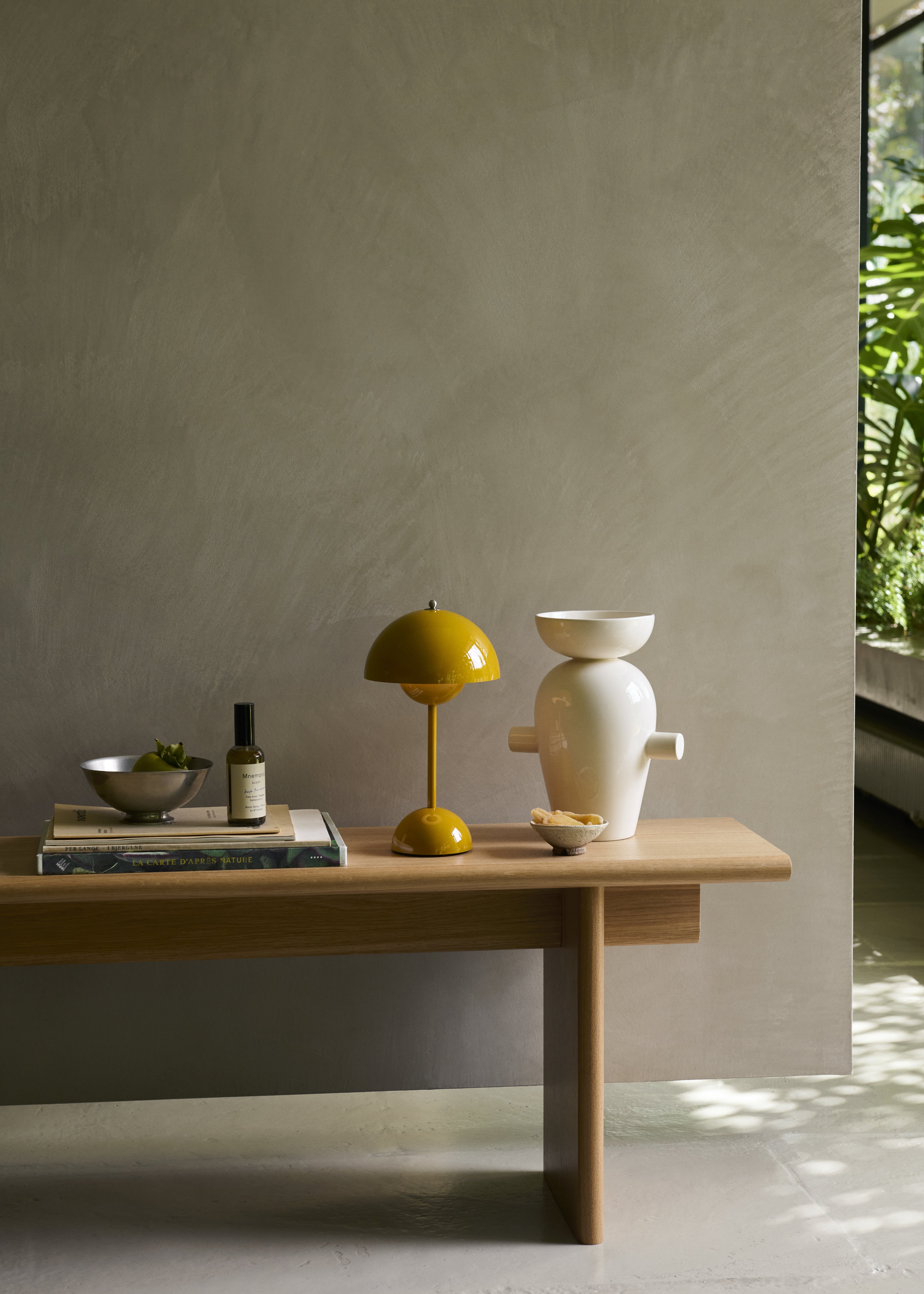 Lampa prenosná FLOWERPOT VP9 v horčicovej farbe